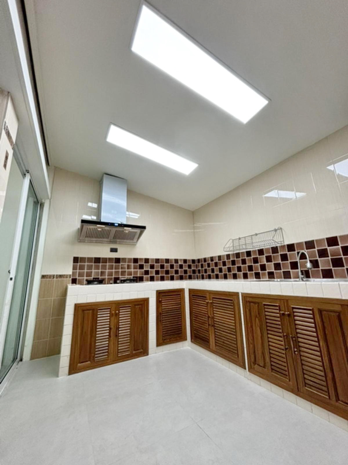 ให้เช่า ทาวน์โฮม 3 ชั้น Renovate ใหม่ เพชรเกษม 69