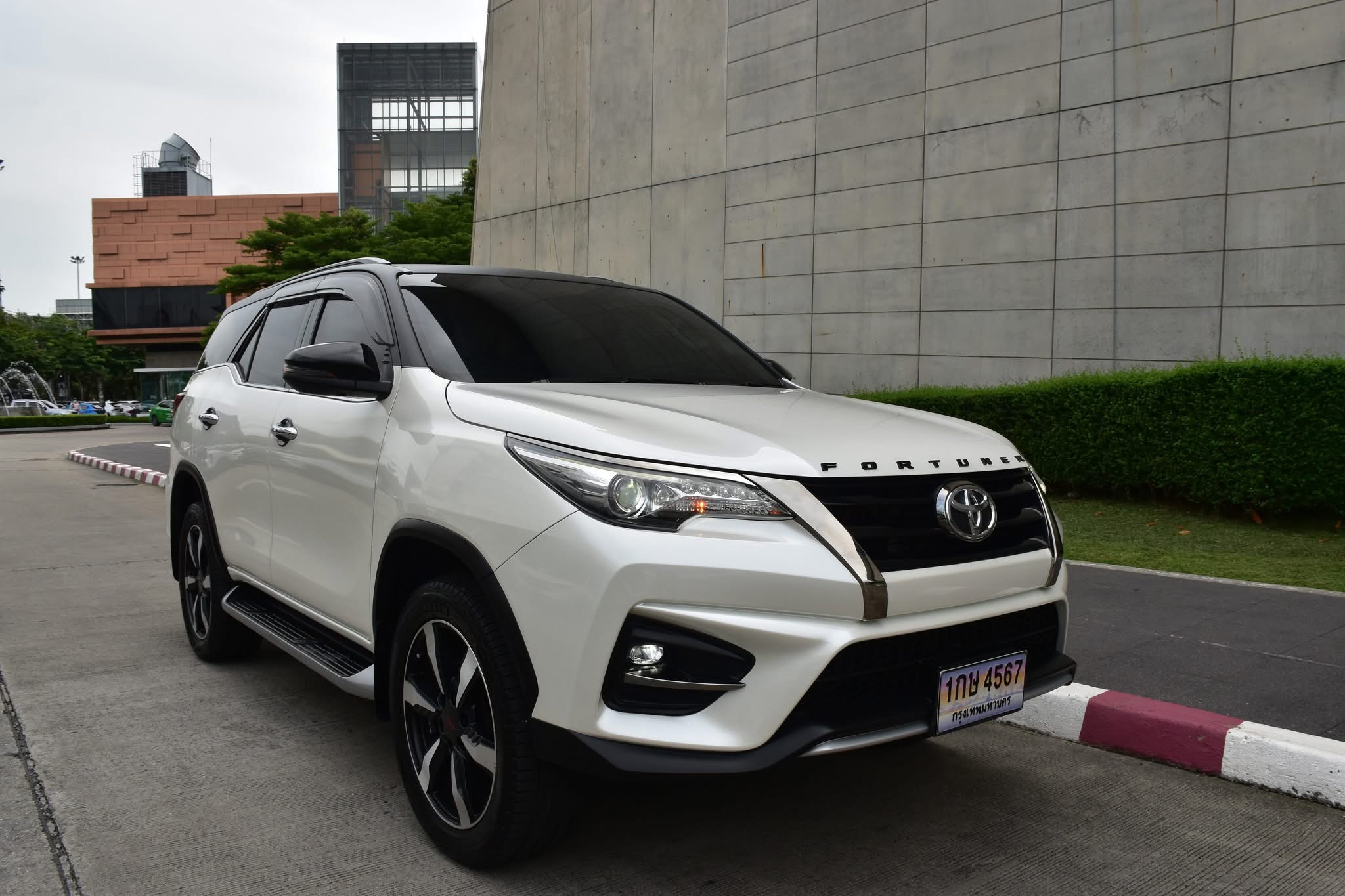 TOYOTA FORTUNER 2.8 TRD SPORTIVO BLACK TOP ปี2019