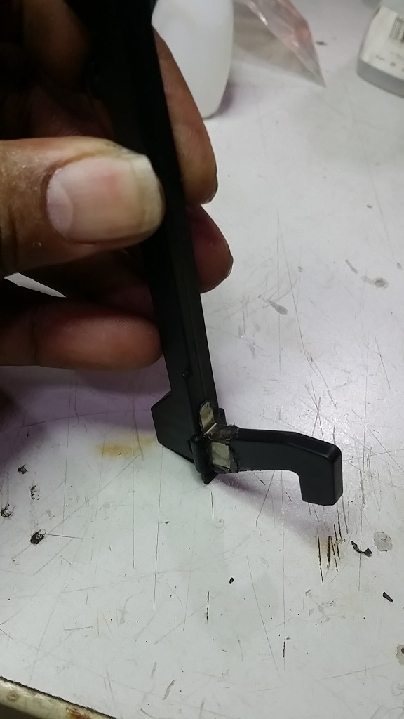 ซ่อมไมโครเวฟ ยี่ห้อ SHARP รุ่น R-7A56 อาการขาล๊อกประตูหัก