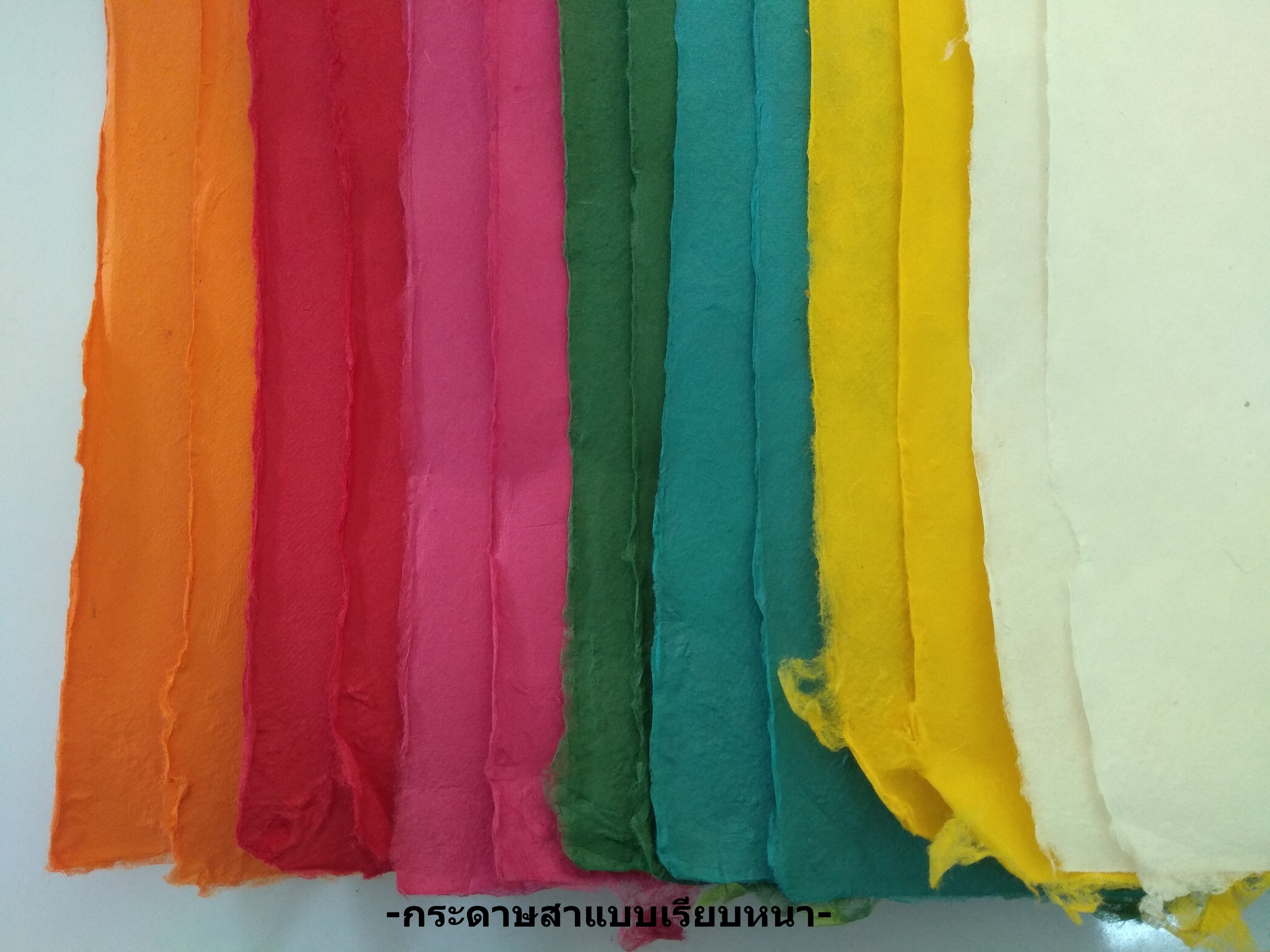 กระดาษสาหนา แบบเรียบ มีทุกสี 50 แผ่น คละสีได้ เลือกสีทักไลน์