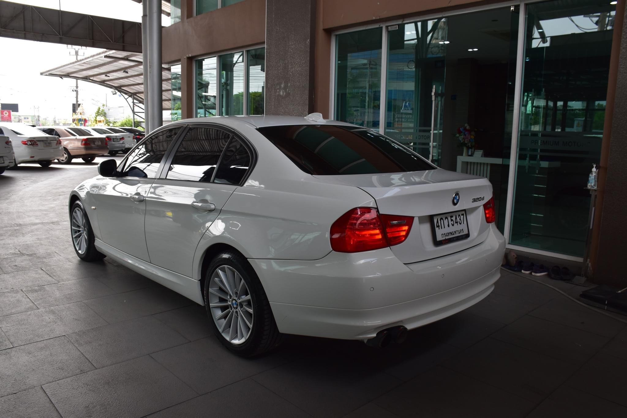 BMW 320d SE LCI V-Shape E90 ปี2012