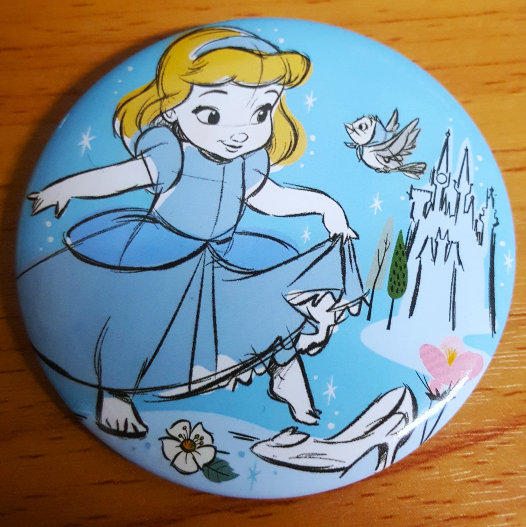 เข็มกลัด เจ้าหญิง ซินเดอร์เรลร่าCinderella Disney Princessของแท้จากดิสนีย์สโตร์ ญี่ปุ่น ขนาด 5.5 cm