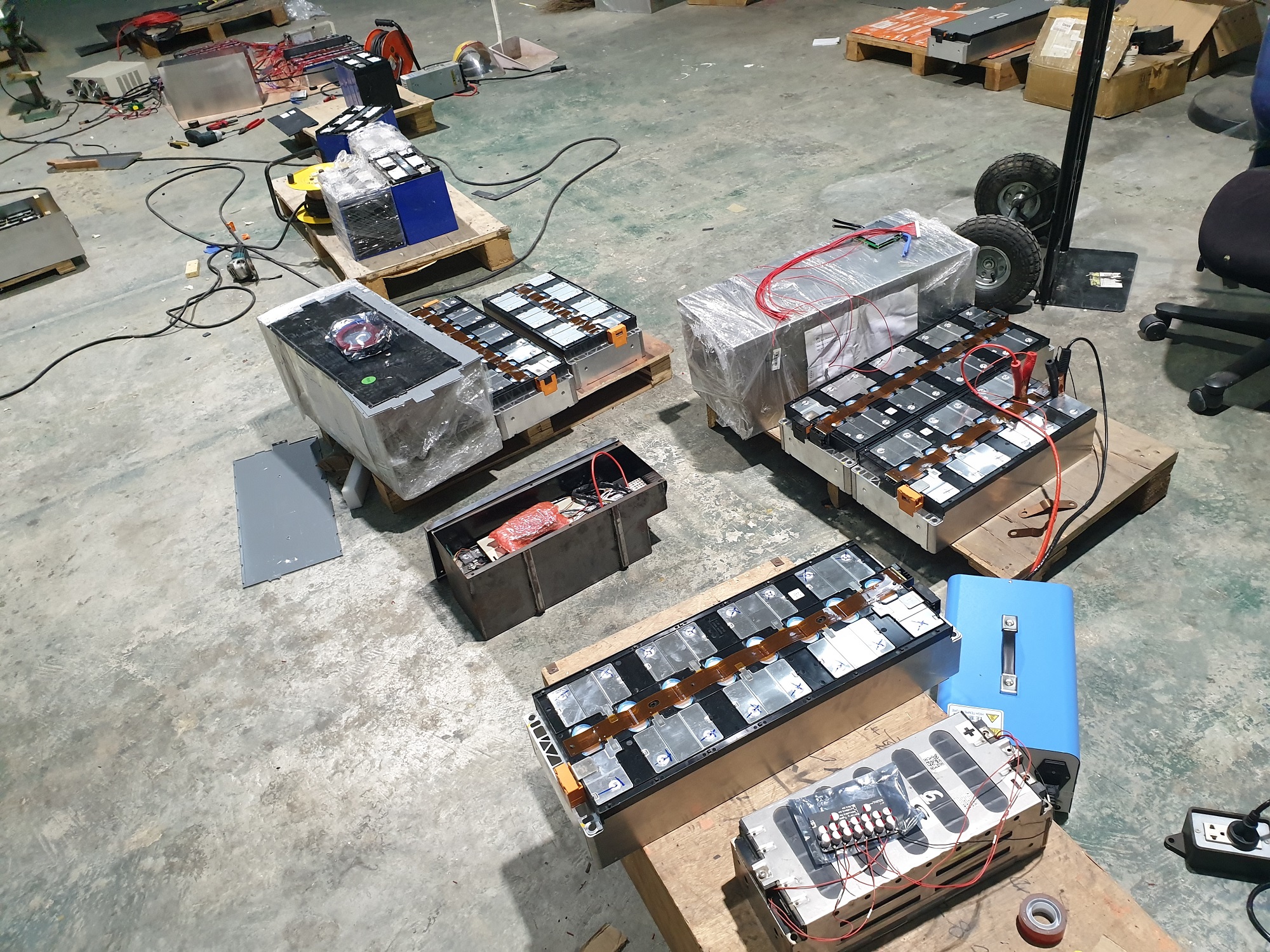แบตเตอรี่ลิเธียม NMC CATL 235Ah ประกอบตามสั่ง 24v 48v 235Ah ราคาขึ้นอยู่กับระบบที่เอาไปใช้