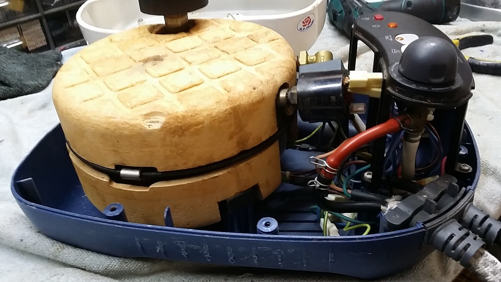 ซ่อมเตารีดไอน้ำ ยี่ห้อ ELVIRA รุ่น 520 อาการสวิทช์ไอน้ำเสีย