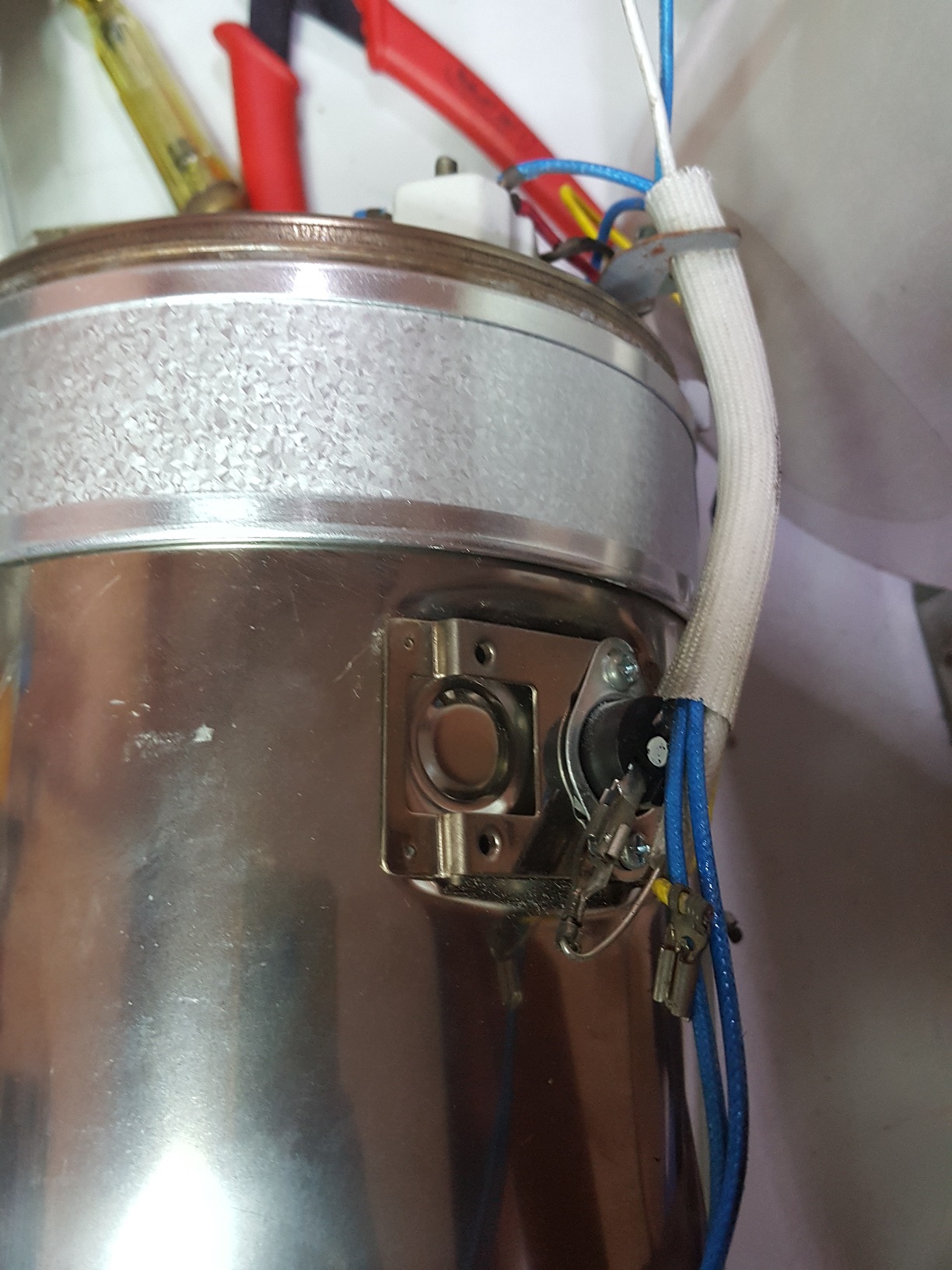 ซ่อมกระติดน้ำร้อน ยี่ห้อ SHARP อาการต้มน้ำไม่ร้อน