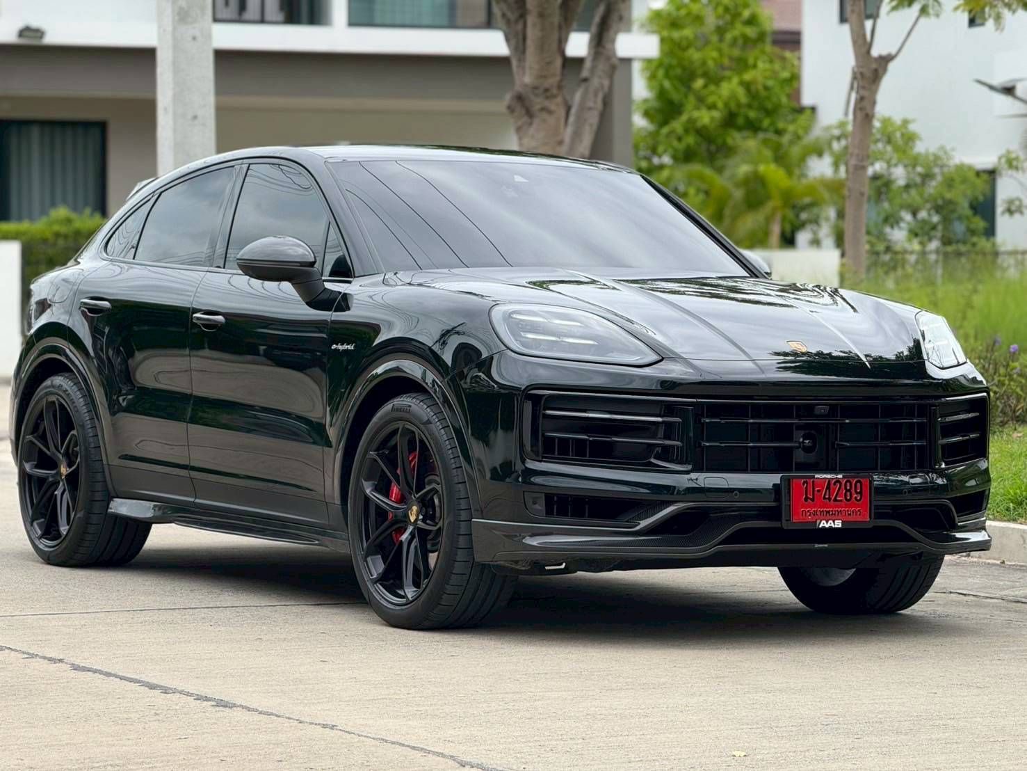 Porsche Cayenne S E-Hybrid Coupe สีดำ ปี 2025 ( ยังไม่จดทะเบียน )
