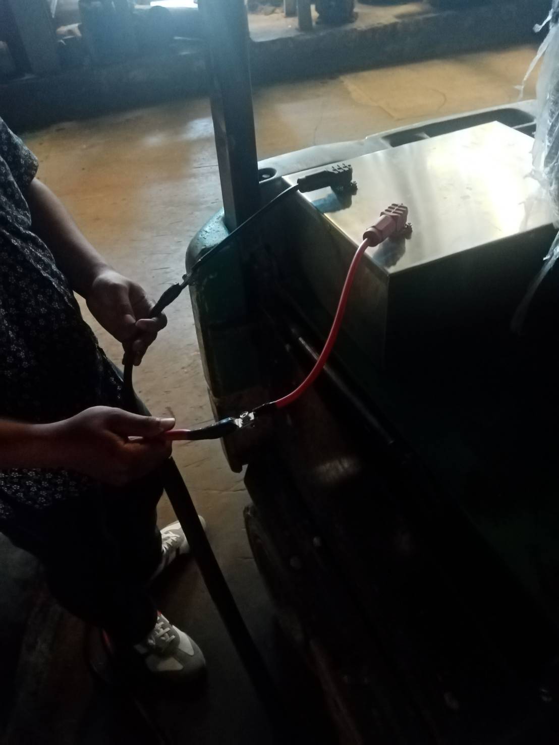 แบตเตอรี่ลิเทียม NMC Lifepo4 LFP สำหรับ รถลากพาเลท โฟลคลิฟท์ แฮนลิฟท์ รถยก 24v 48v ตามสั่ง