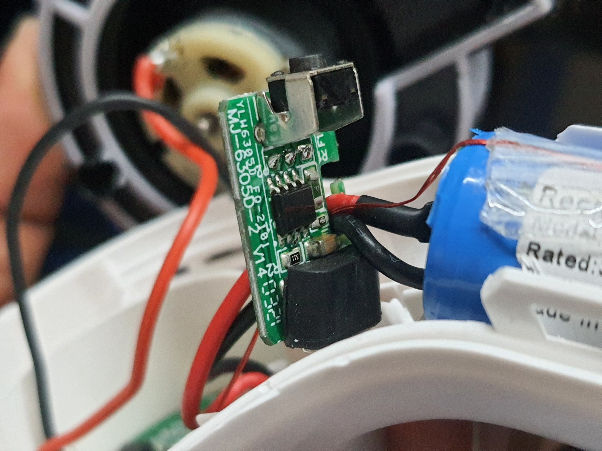 ซ่อมเครื่องเช็ดกระจกไฟฟ้า รุ่น LU-6350SW0 อาการชาร์จไฟไม่เข้า