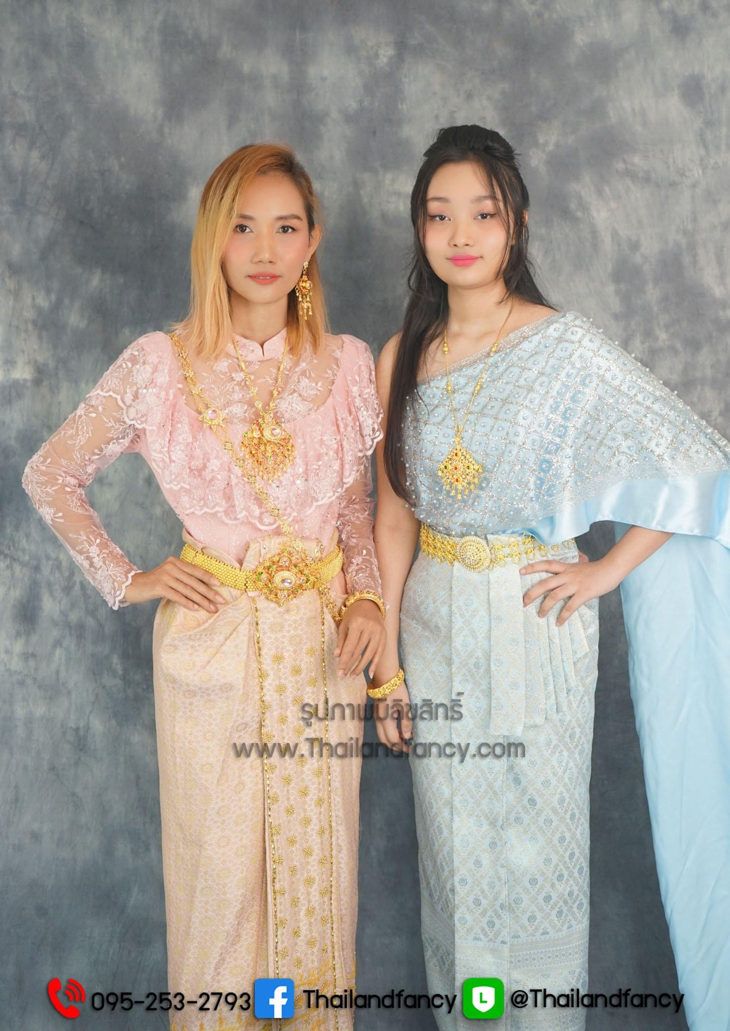 ชุดไทยย้อนยุค ชุดไทยร่วมสมัย ชุดไทยประยุกต์ ชุดไทยรัขกาลที่5 ชุดไทยเสื้อลูกไม้สีชมพูจับคู่ผ้าถุงสำเร็จผ้าไหมลายไทยสีโอรส