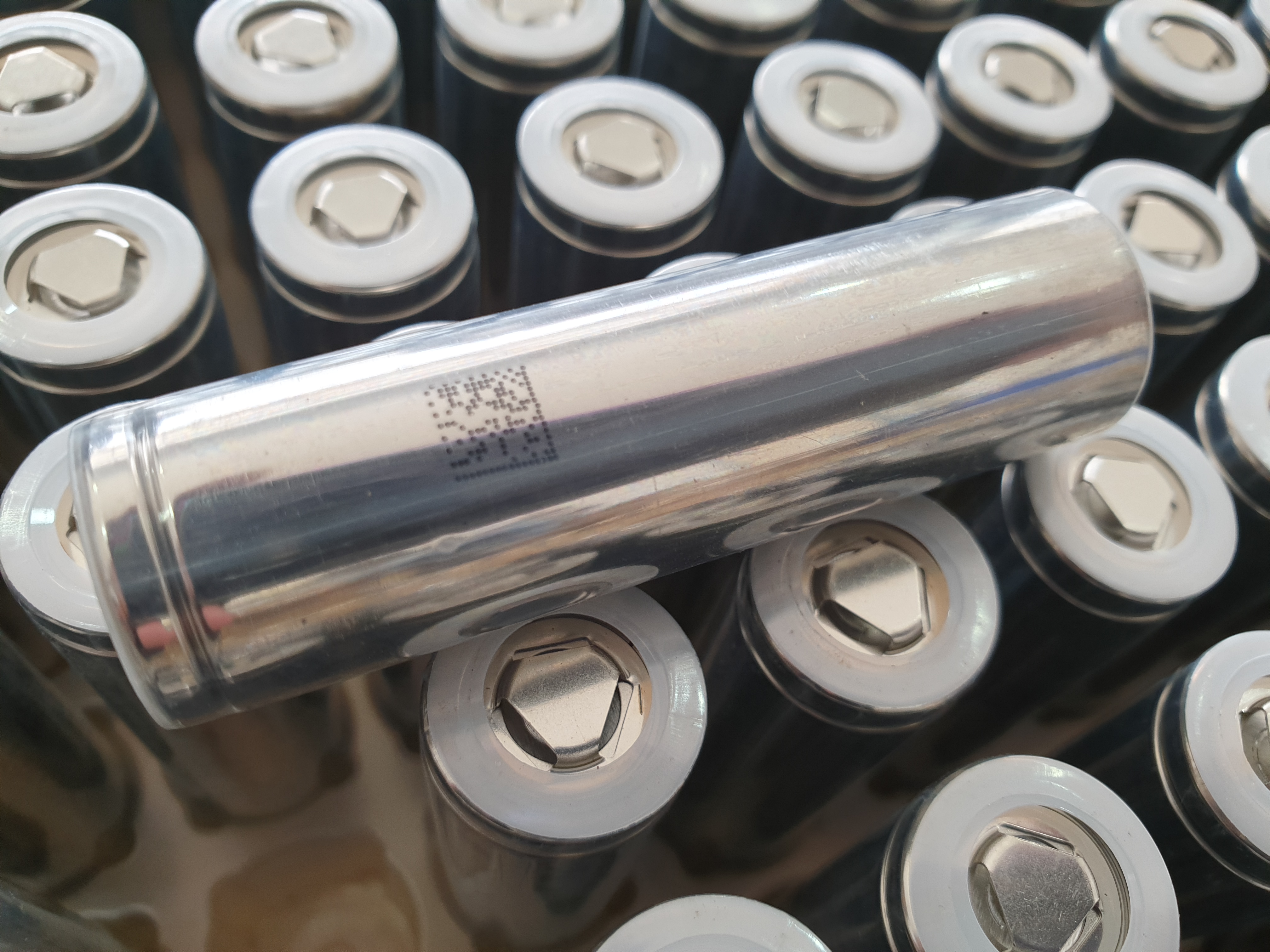 แบตเตอรี่ 18650 21700 จากรถไฟฟ้า tesla