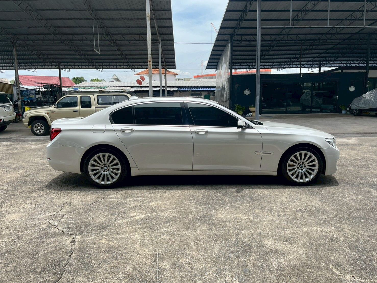BMW 730Ld 3.0 F02 Sedan รถปี 2014 จดทะเบียน 2015