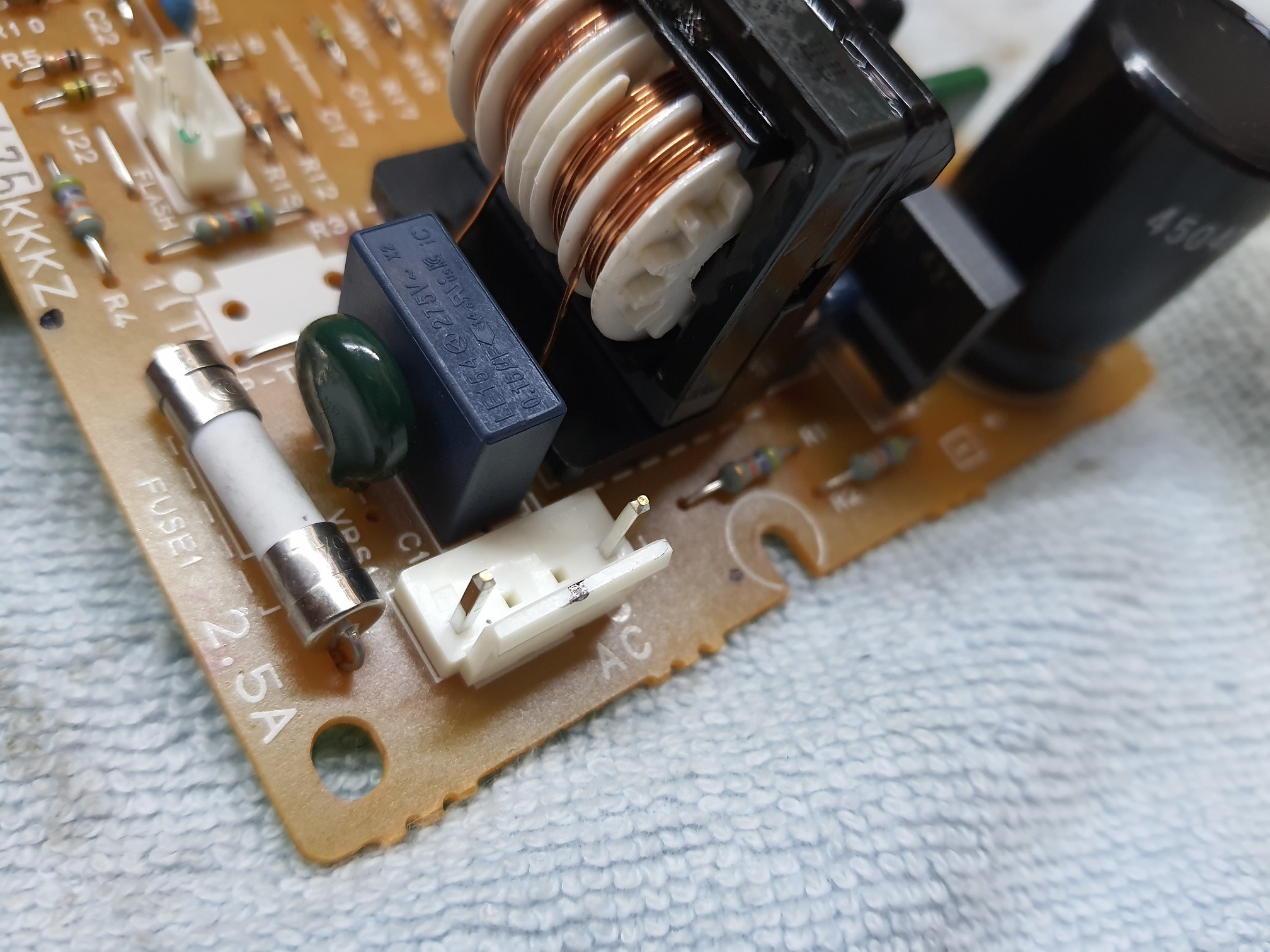 ซ่อมเครื่องฟอกอากาศ ยี่ห้อ SHARP รุ่น FU-A80TA-W อาการเปิดไม่ติด