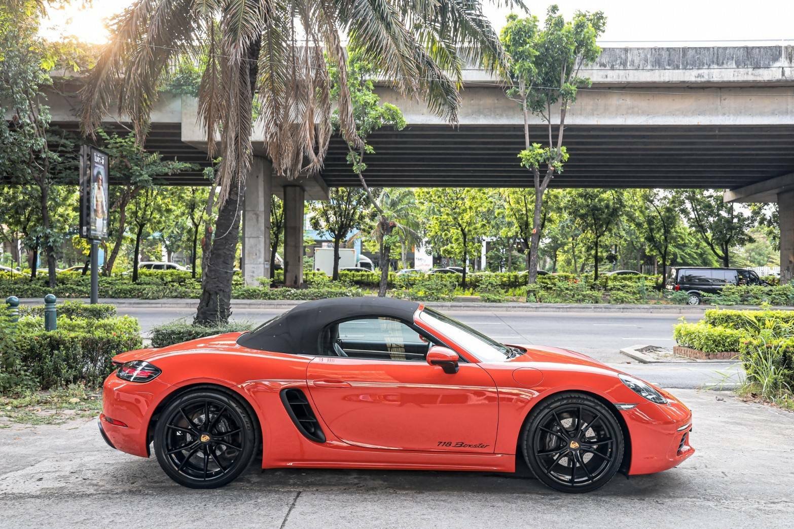 Porsche 718 Boxster สีพิเศษ Lava Orange ปี 2017