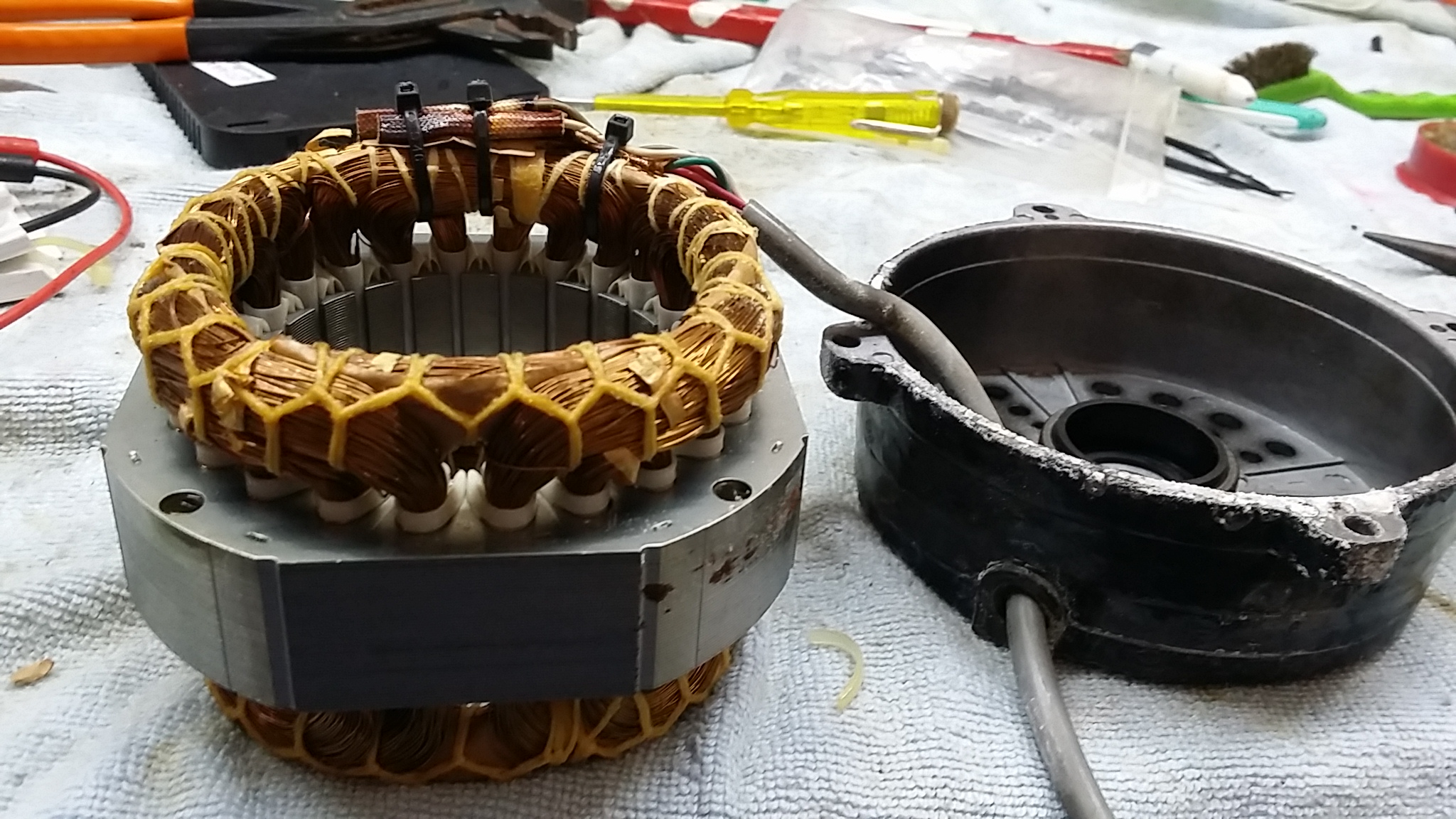 ซ่อมพัดลมไอเย็น ยี่ห้อ HATARI รุ่น HT-AC33R1 อาการพัดลมไม่หมุน