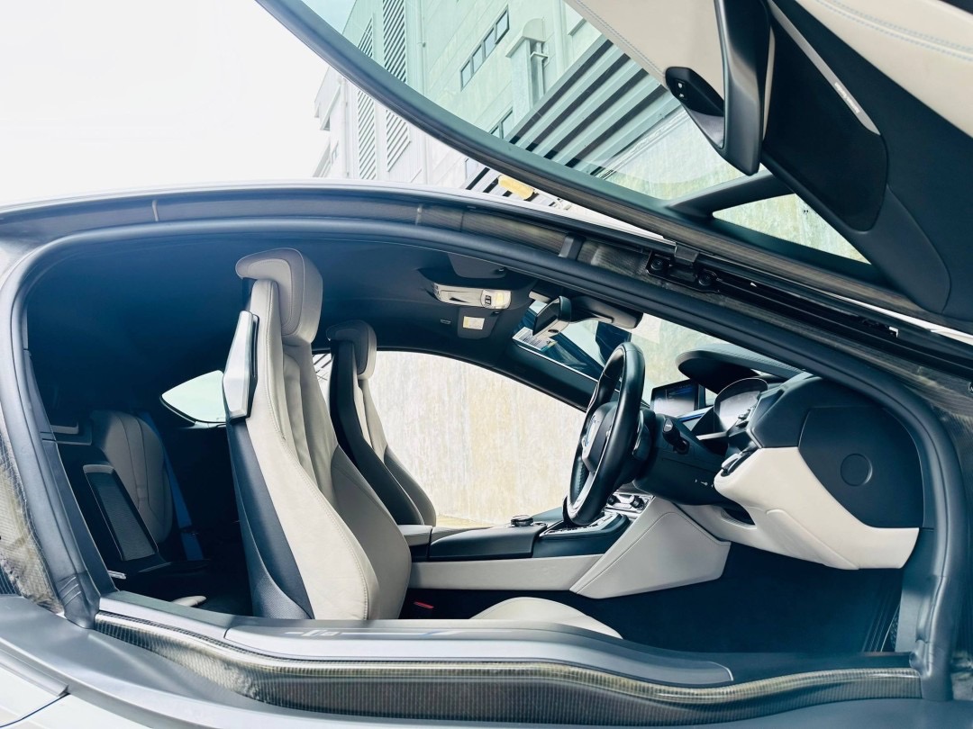 BMW i8 Pure impulse 1.5 HYBRID โฉม i12 ปี 2017