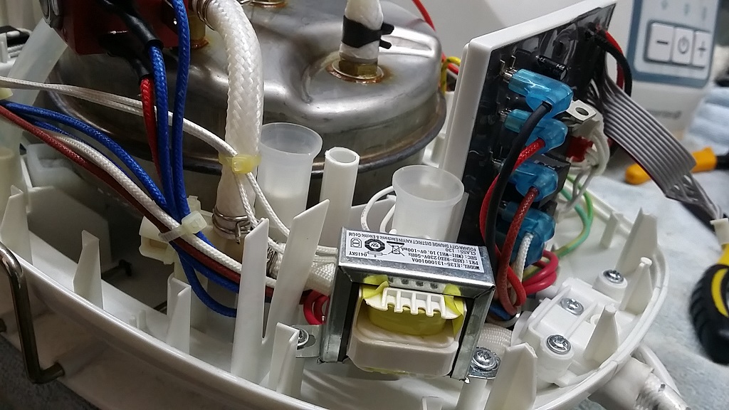 ซ่อมเตารีดไอน้ำ ยี่ห้อ ESSENTLEL รุ่น ECVD 2402 ALYSSE อาการไอน้ำไม่ออก