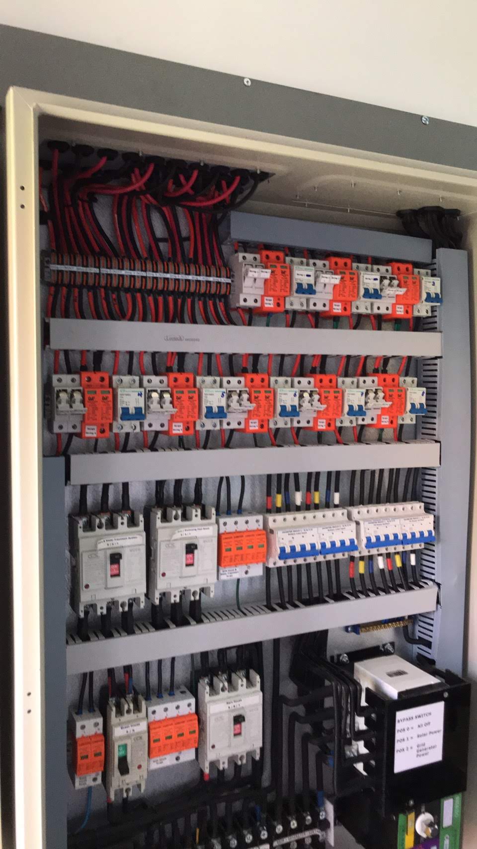 แบตเตอรี่ลิเธียม ระบบ 50kw 100kw ประกอบตามสั่งทั้ง NMC และ LFP