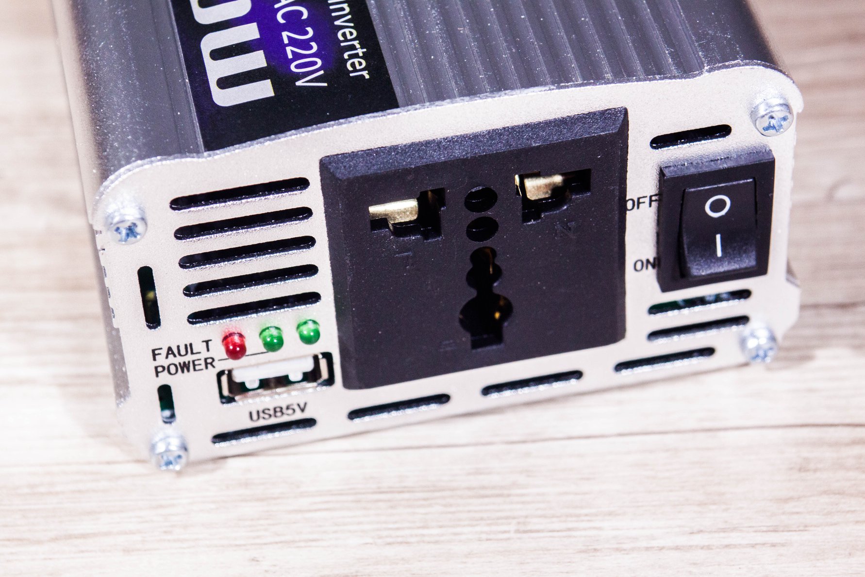 อินเวอร์เตอร์ ตัวแปลงไฟ 12V เป็น 220V ขนาด 1,200W