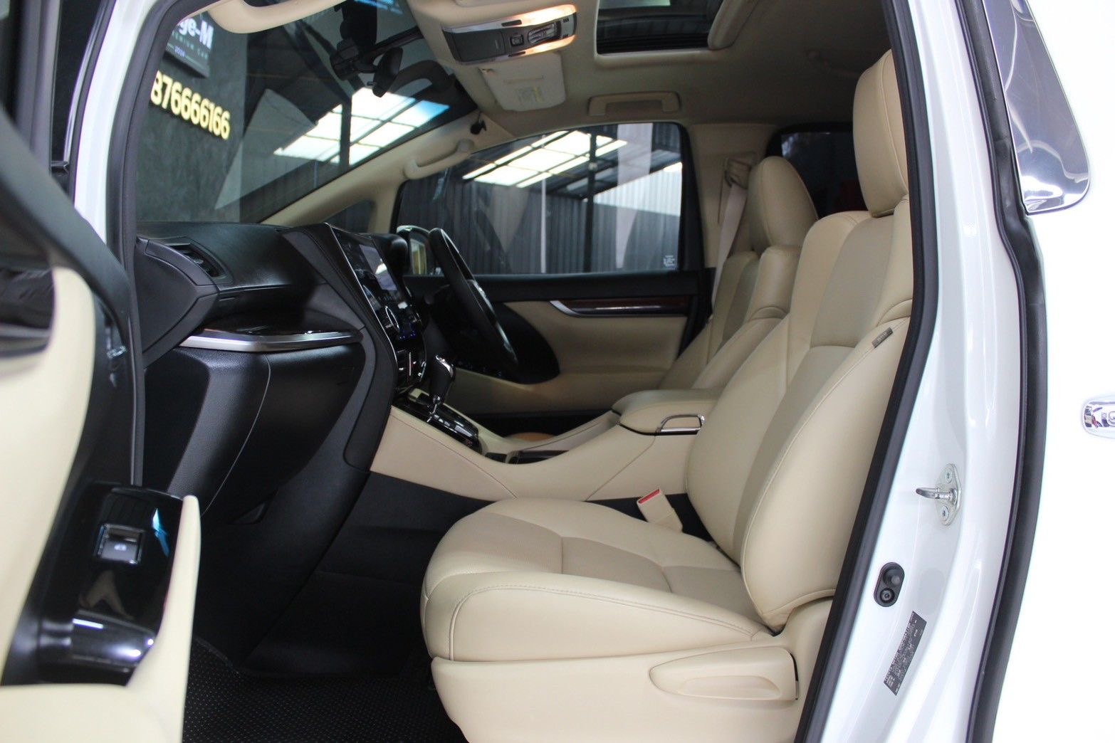 Toyota Alphard 30 hybrid X ปี 2017