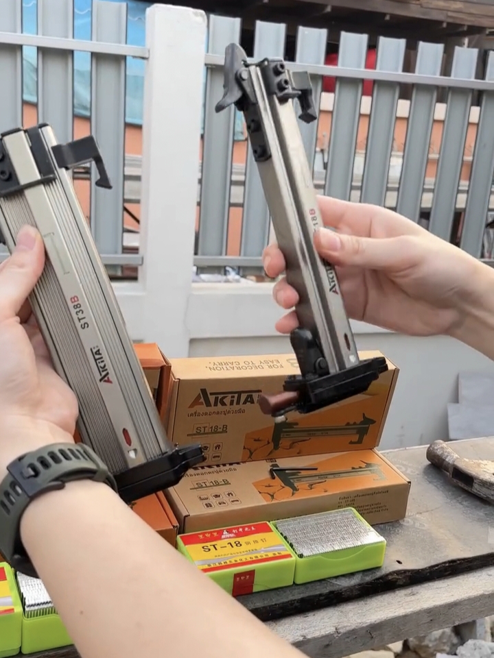 เครื่องตอกตะปูกึ่งอัตโนมัติ ยี่ห้อ AKITA รุ่น ST-18B รุ่นท๊อป และ ST-38B รุ่นท๊อป ให้เลือก 2 รุ่น