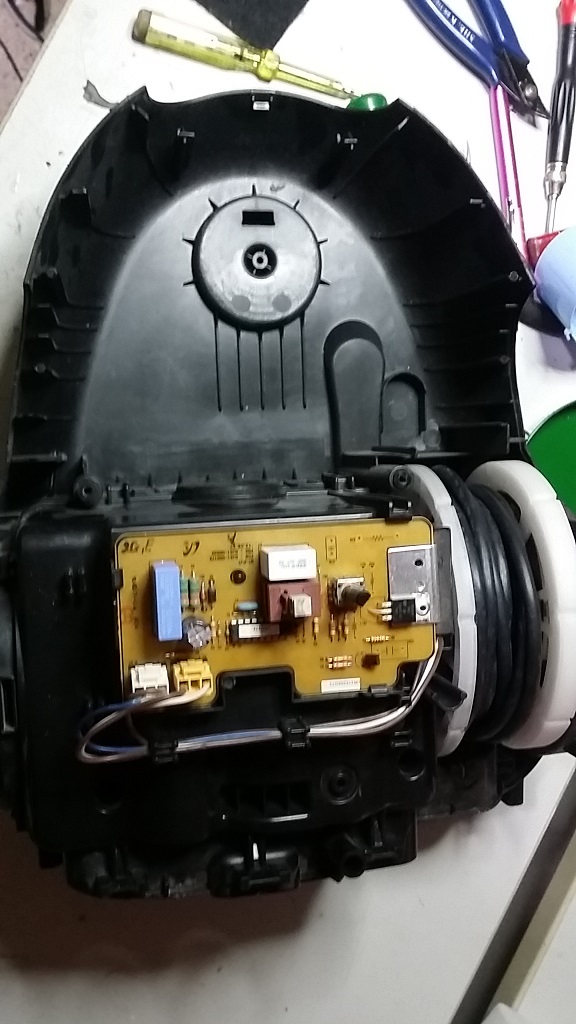 ซ่อมเครื่องดูดฝุ่น ยี่ห้อ SAMSUNG รุ่น SC5451 อาการไฟเข้าแต่มอเตอร์ไม่ทำงาน