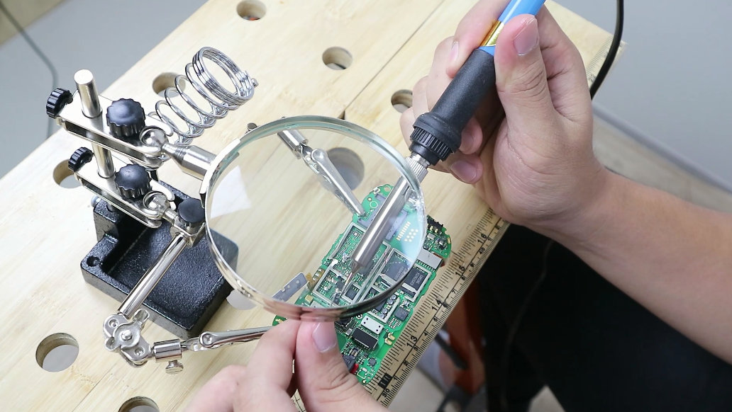 MARCH ฐานบัดกรีพร้อมแว่นขยาย