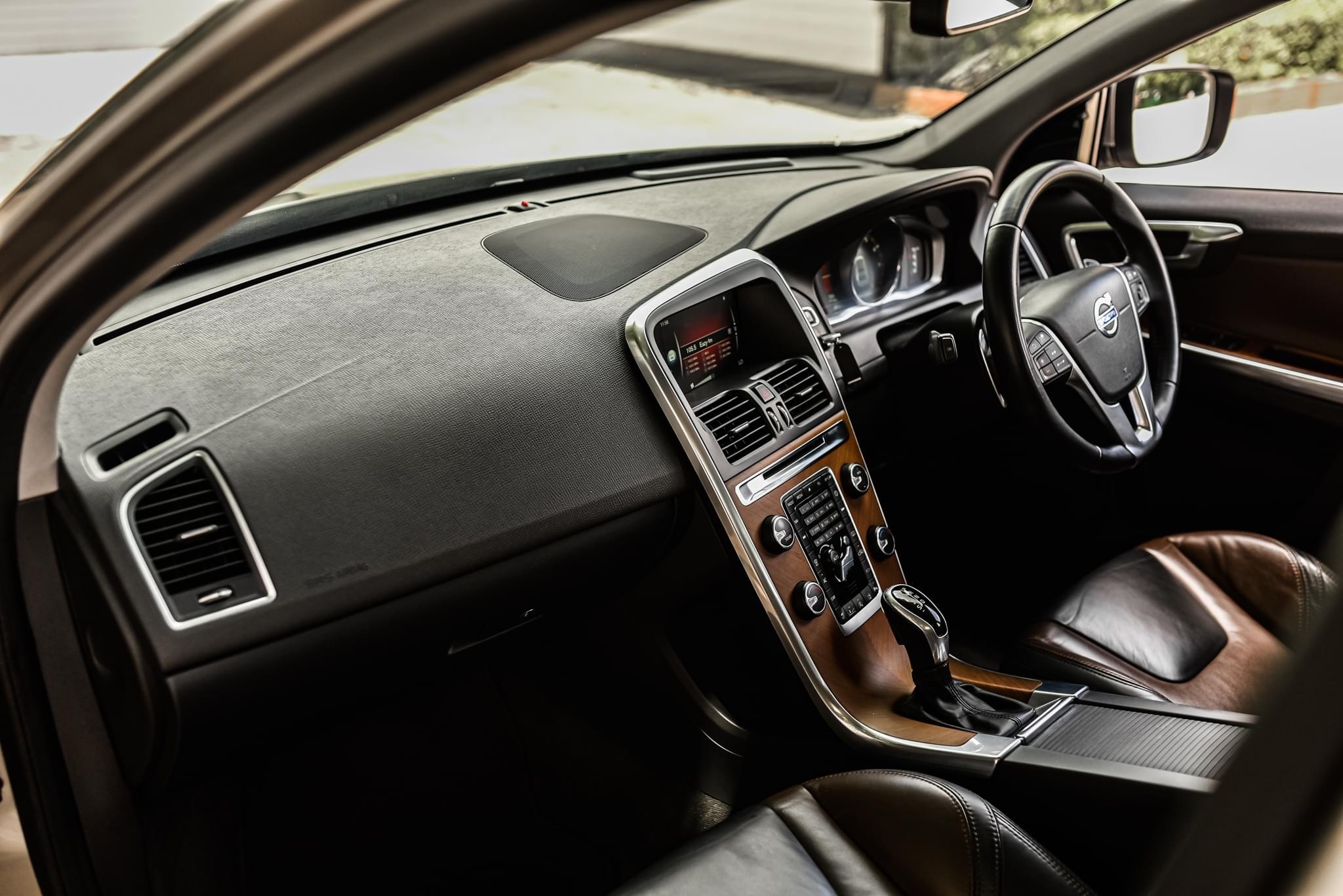 Volvo XC60 2.0 T5 ปี 2014