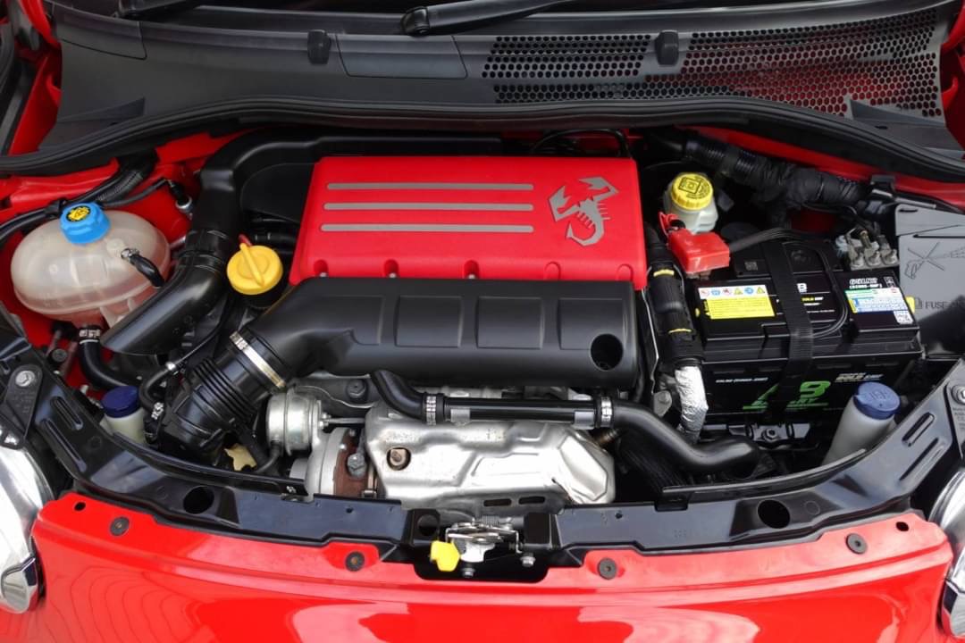 Fiat Abarth 695 Tributo Ferrari ปี 2011