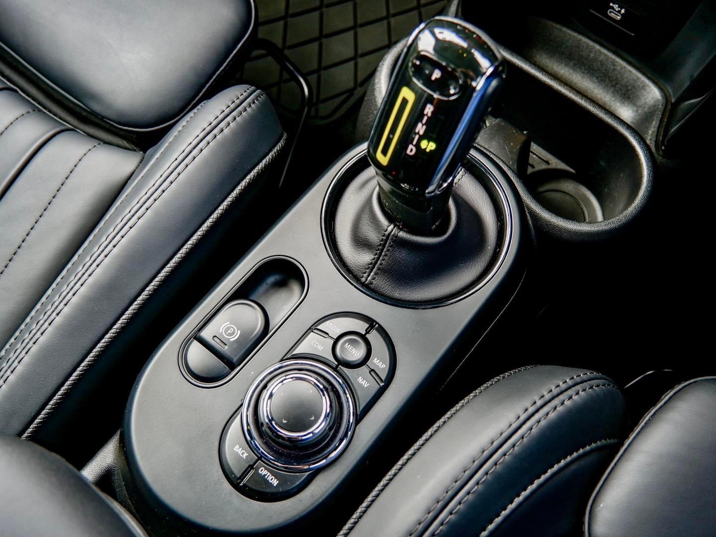 MINI Cooper SE MINI Yours Enigmatic Black Metallic ปี 2021