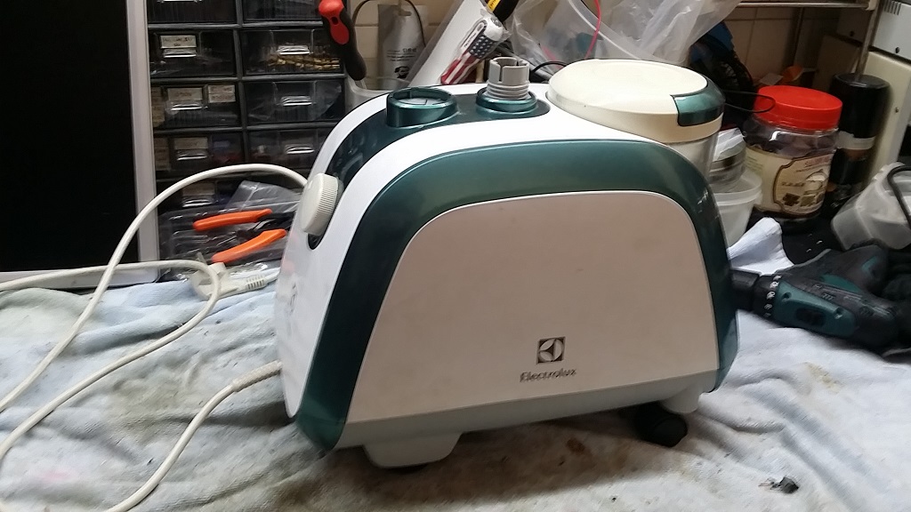 ซ่อมเตารีดไอน้ำ ยี่ห้อ Electrolux รุ่น EGS2103 อาการไอน้ำไม่ออก