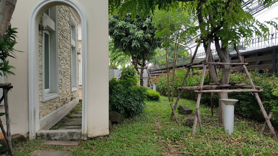 ให้เช่าบ้านหรู 2 ชั้น หลังมุม ติดถนนเลี่ยงเมืองปากเกร็ด