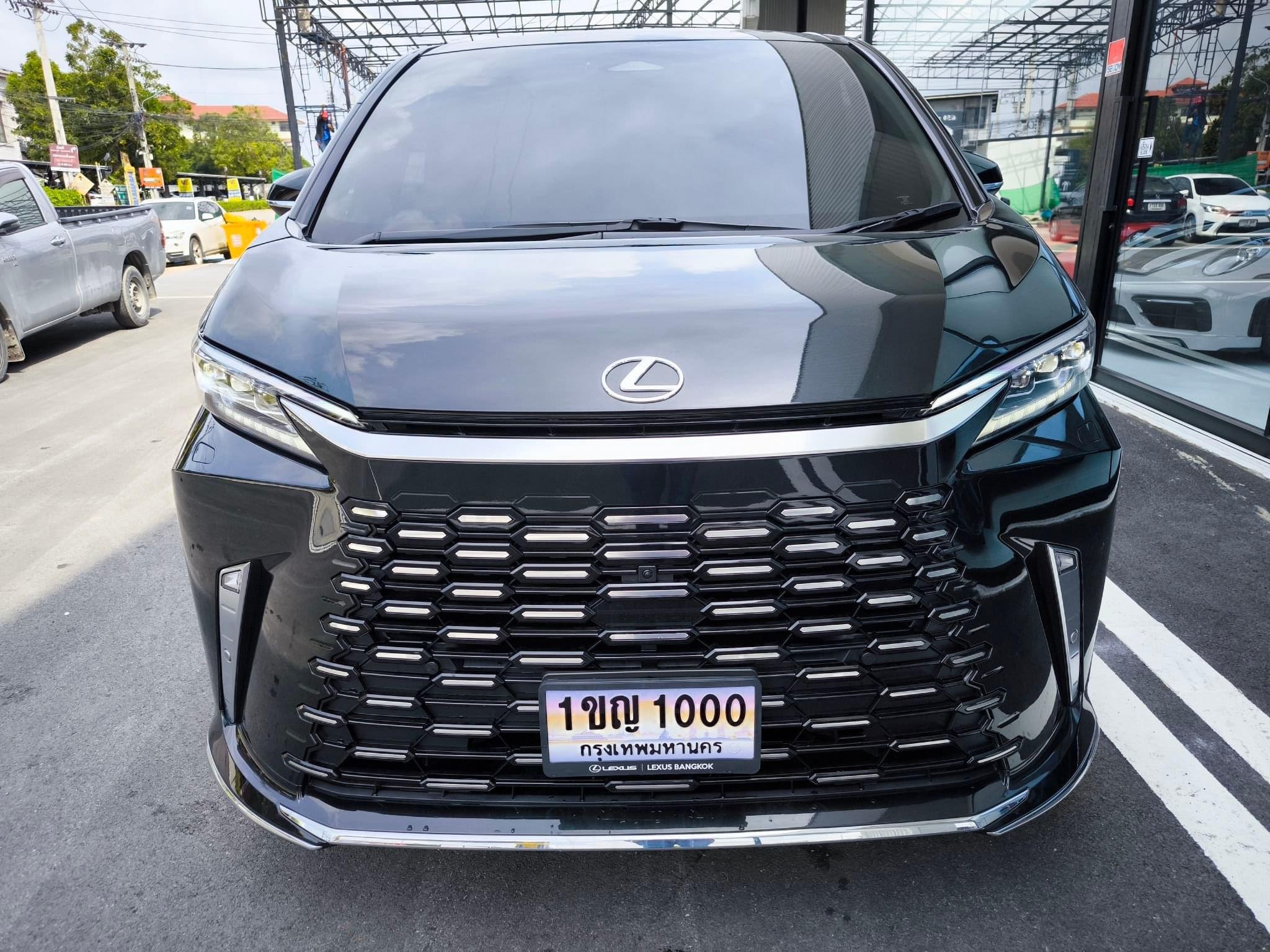 LEXUS LM350h 2.5 Executive 4WD 7 Seats Van ปี 2024