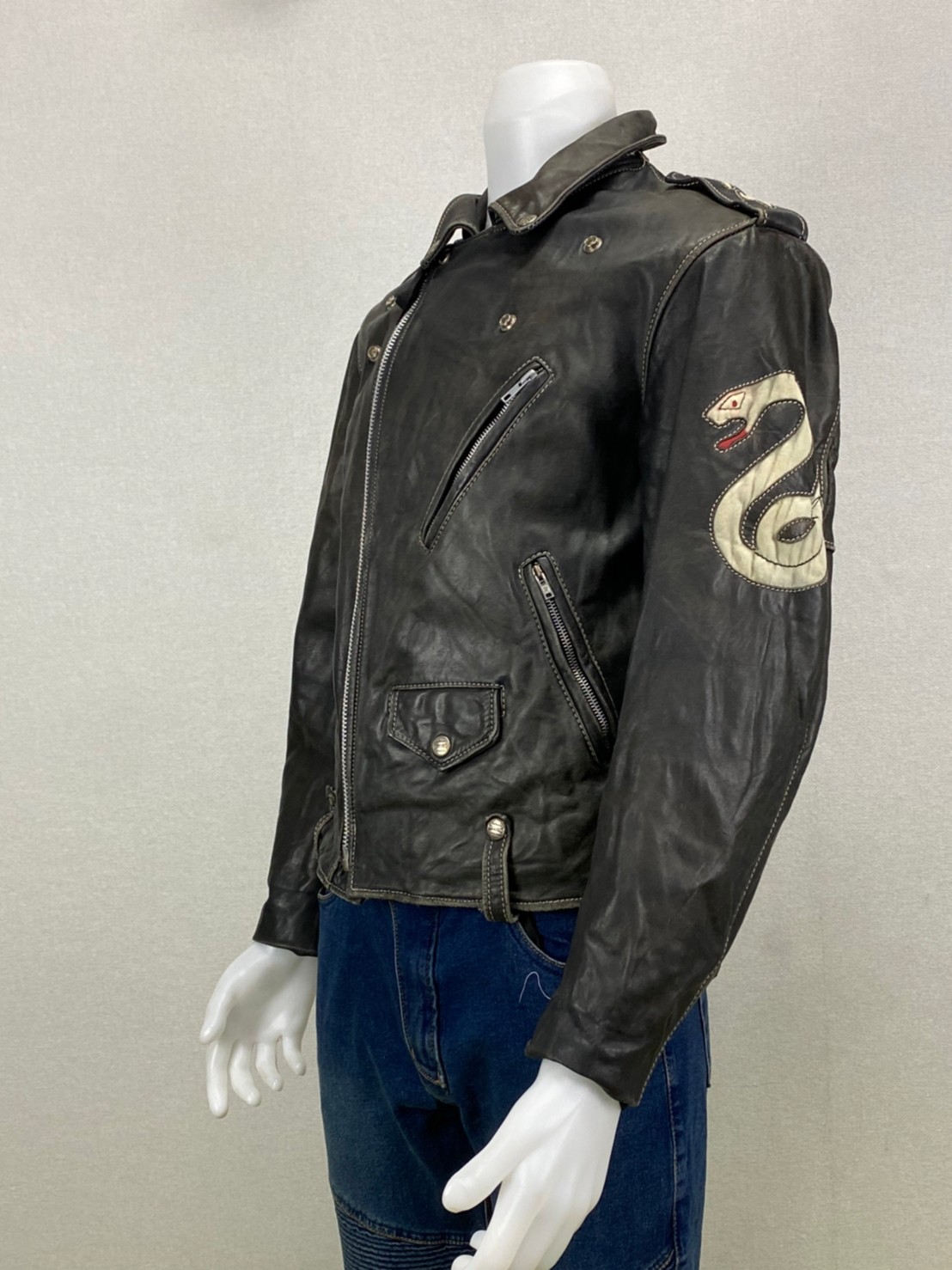 เสื้อการ์ดสำหรับขี่มอเตอร์ไซด์( มือสอง) RCSS 031: อก 44" ยาว 24" ** JOHNNY **