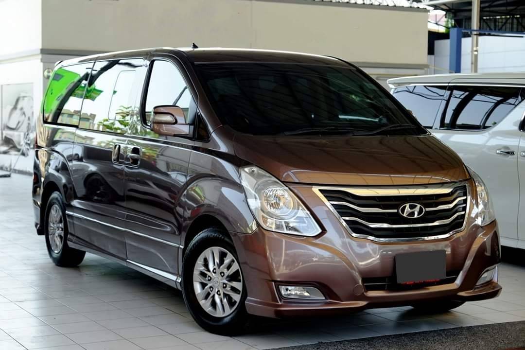 Hyundai H1 ปี 2017 สีน้ำตาล