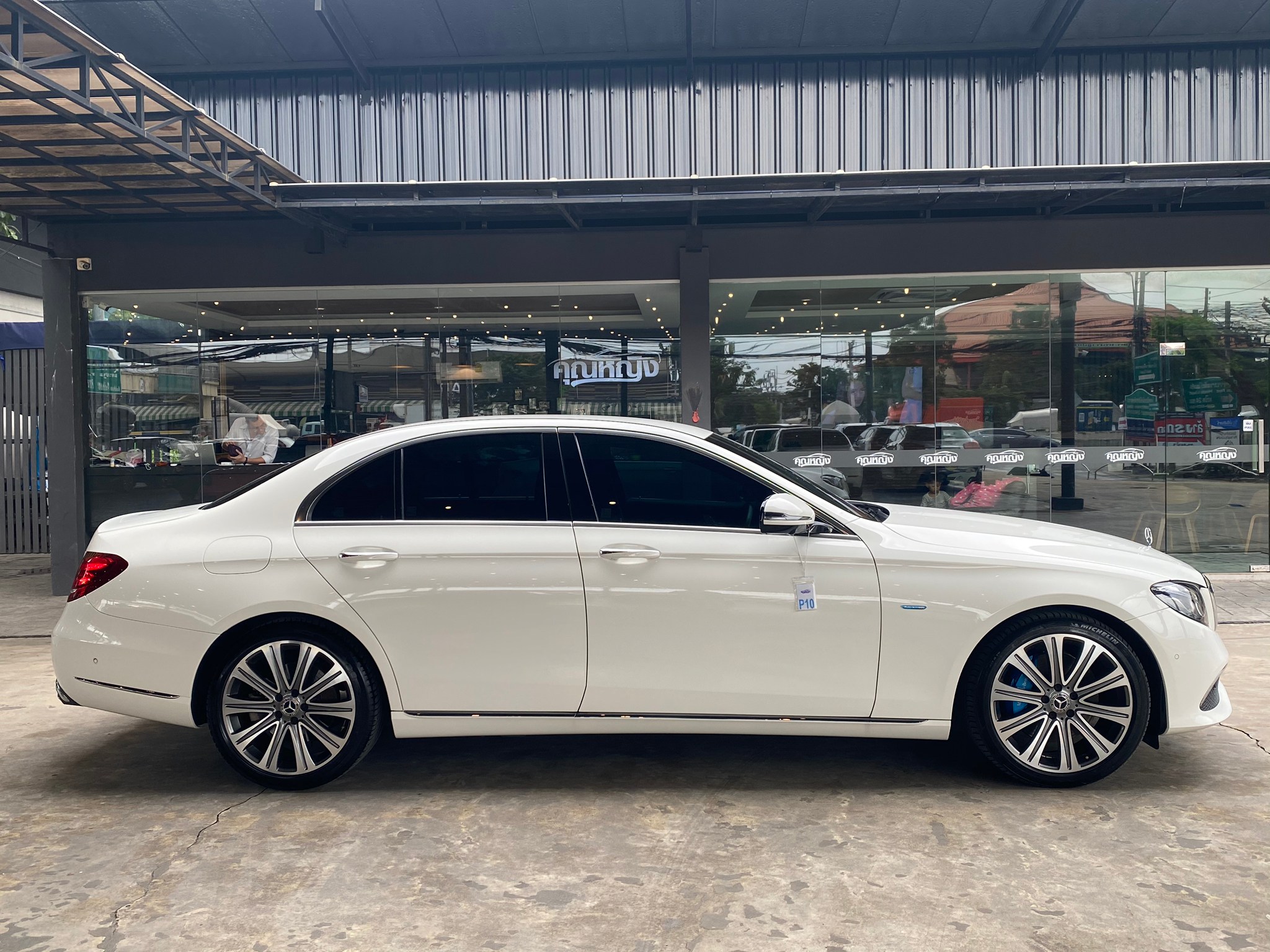 Mercedes Benz E350e Exclusive ปี 2017