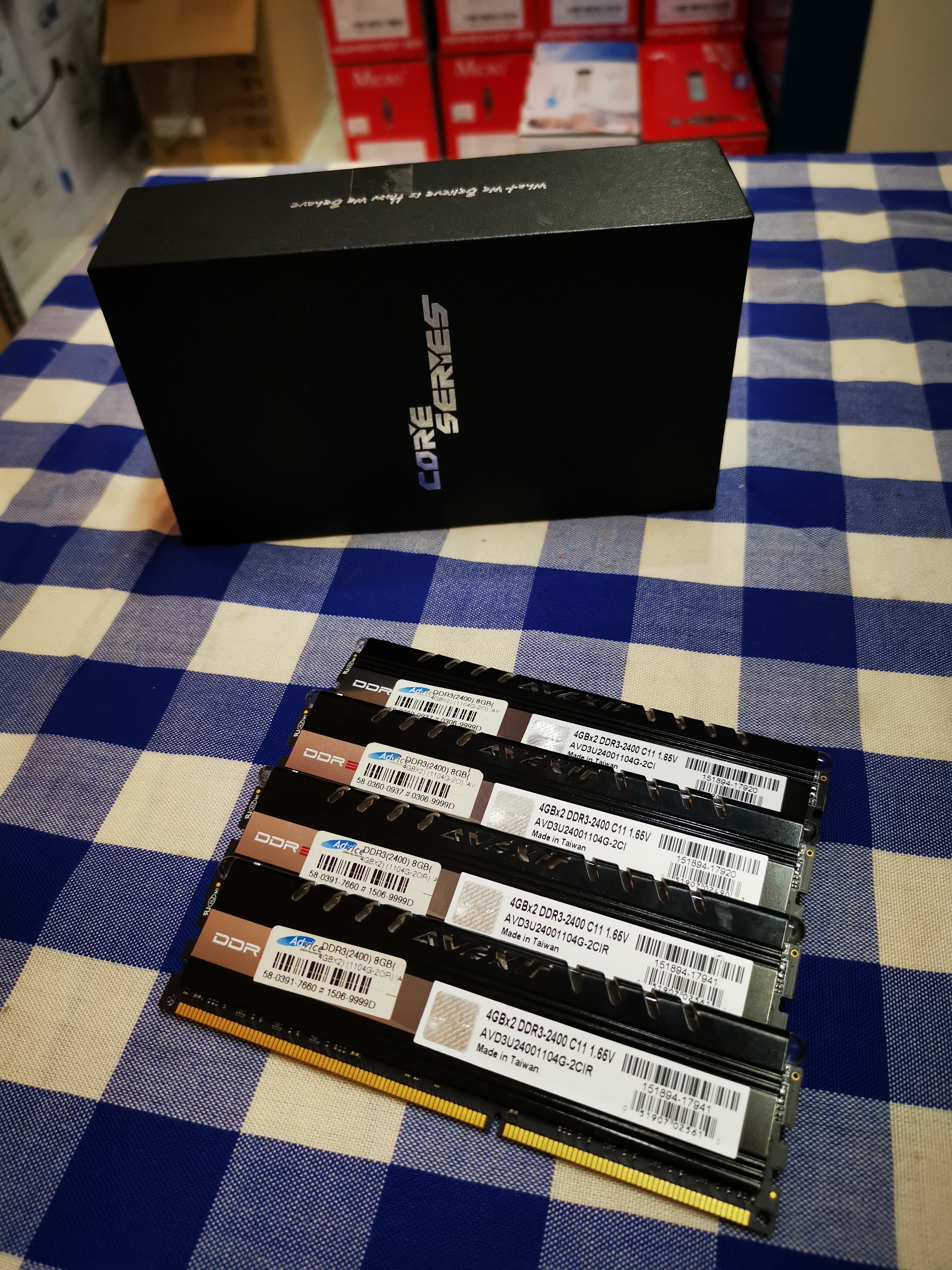Ram AVEXIR DDR3 16G(4*4)/2400 (Red-Blue)