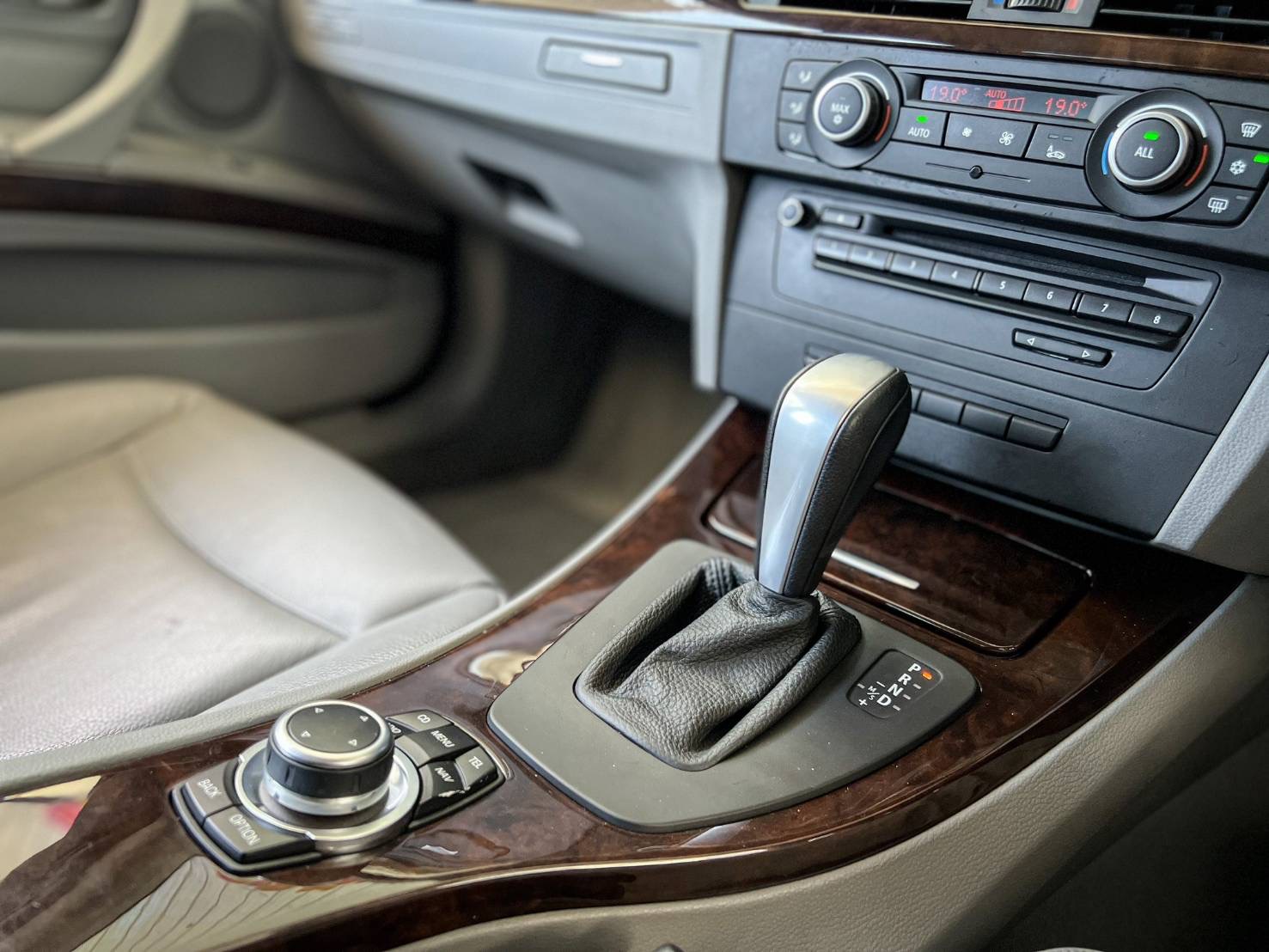 BMW SERIES 3 320i SE โฉม E90 ปี 2010