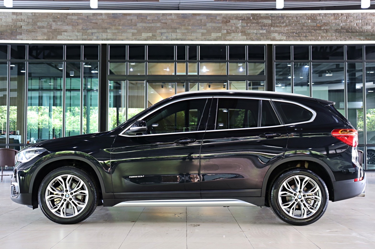 BMW X1 sDrive18d X-Line (F48) ปี 2016