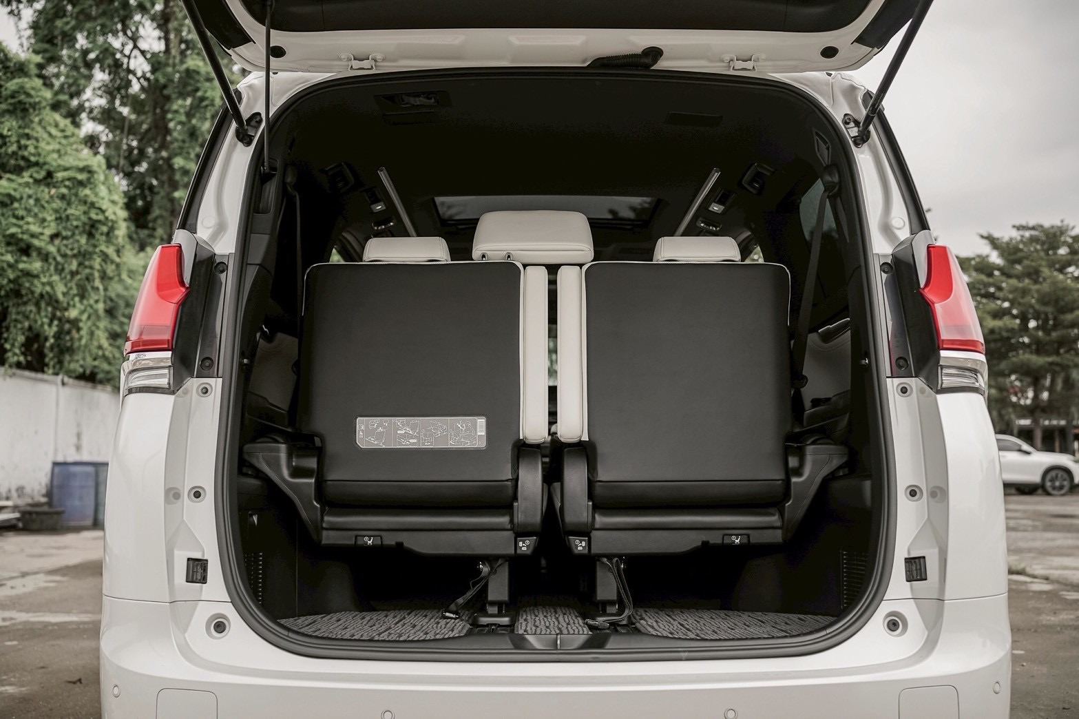 Lexus LM300h 7Seat ปี 2020