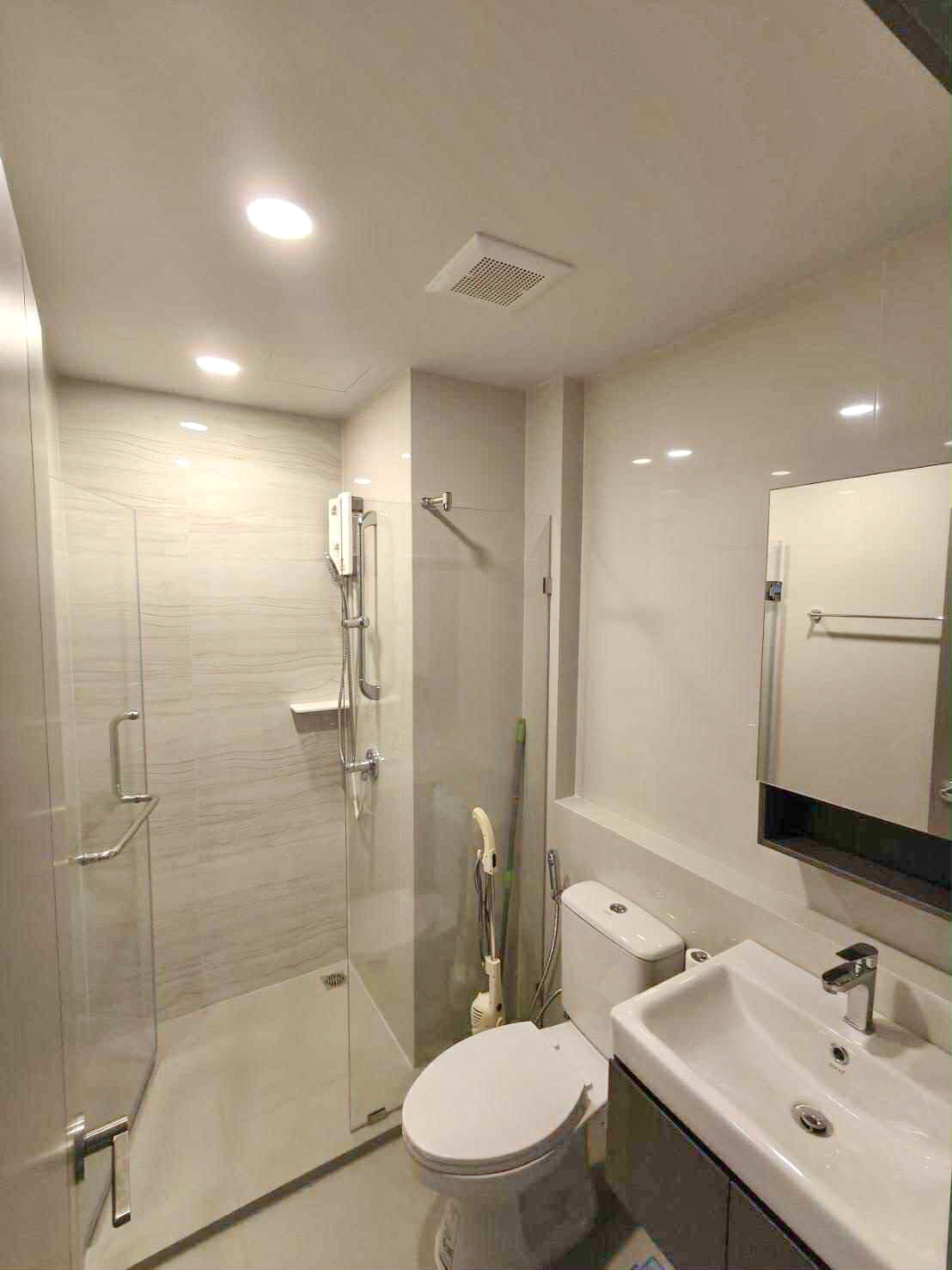 Aspire Onnut Station (200 meters from Onnut BTS station)