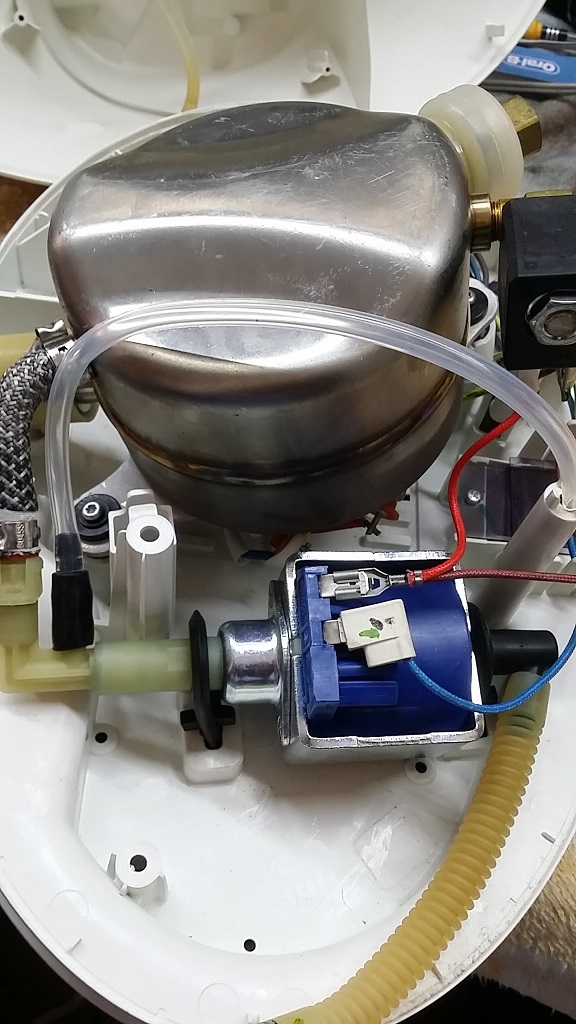 ซ่อมเตารีดไอน้ำ ยี่ห้อ PHILIPS รุ่น GC8615 อาการไอน้ำไม่ออก