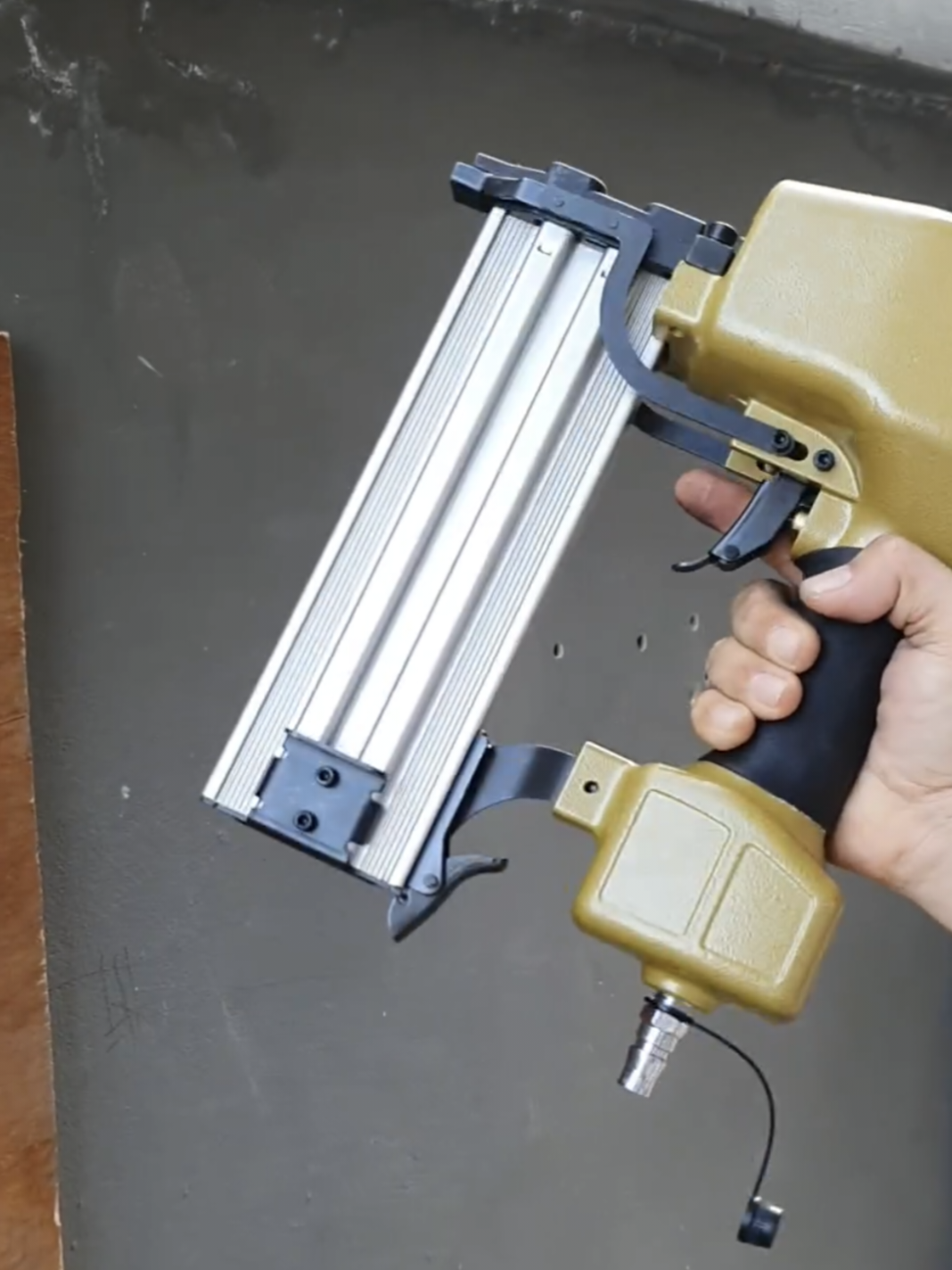 แม็กลม ปืนยิงแม็กลม ยี่ห้อ BONCHI รุ่น ST-64