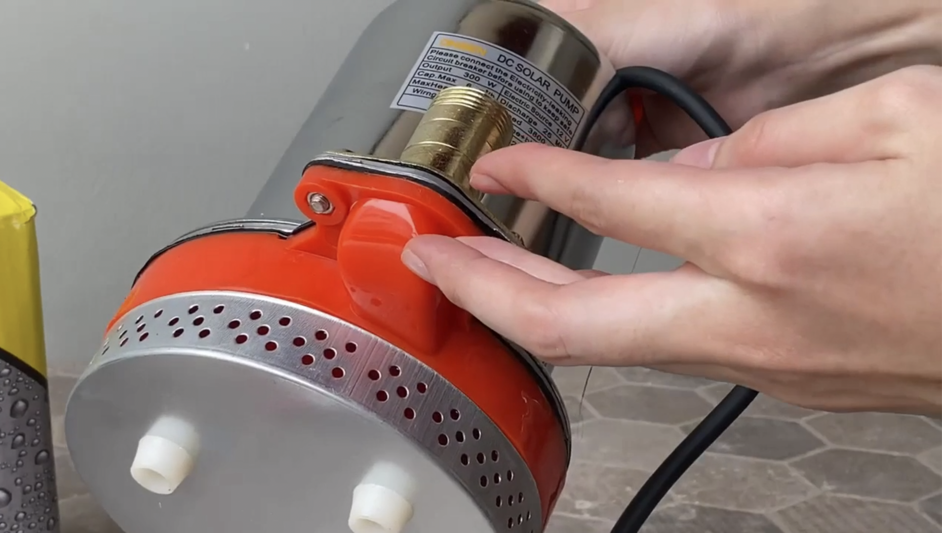 ไดโว่ DC 12V ยี่ห้อ ONSEN ท่อ 1 นิ้ว สายไฟยาว 5 เมตร แถมตัวคีบแบต 1 คู่