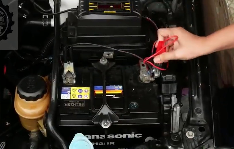 เครื่องชาร์จแบตเตอรี่ อัจฉริยะ ระบบอัตโนมัติ 12V 10A