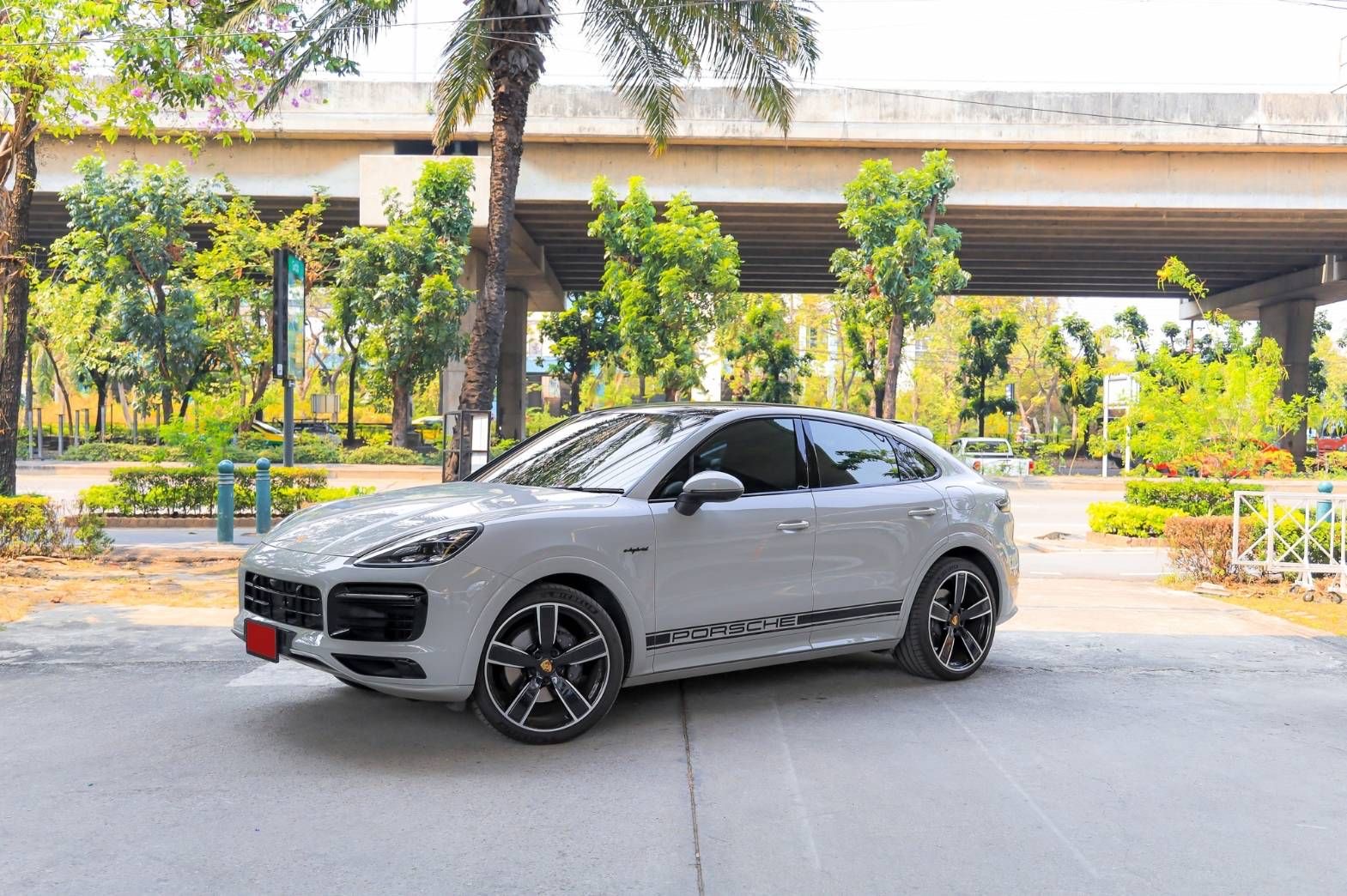 Porsche Cayenne Coupe Hybrid ปี 2022