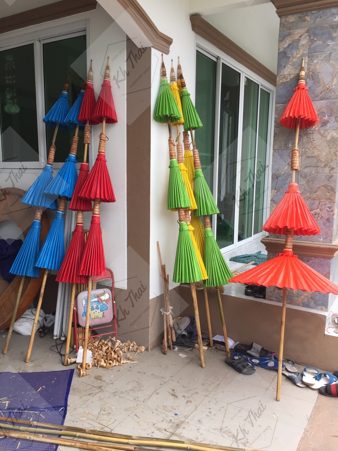 ร่มชั้นผ้าน้ำมัน สีทุกสี ขนาด 12 14 17 ตามลำดับ พร้อมขาตั้ง ใช้งานด้ทันที