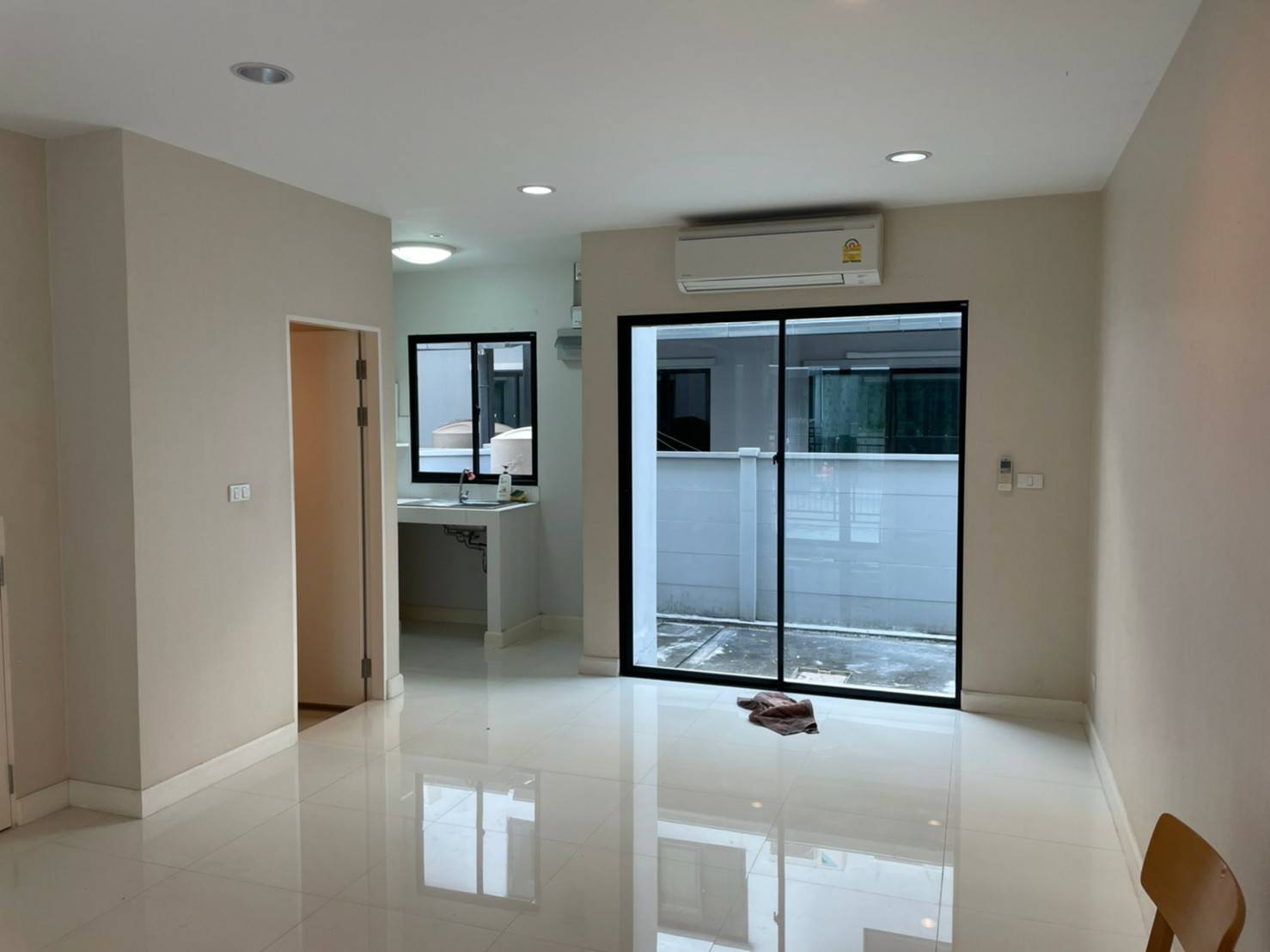 ให้เช่า ทาวน์โฮม 3 ชั้น บ้านกลางเมืองรัตนาธิเบศร์