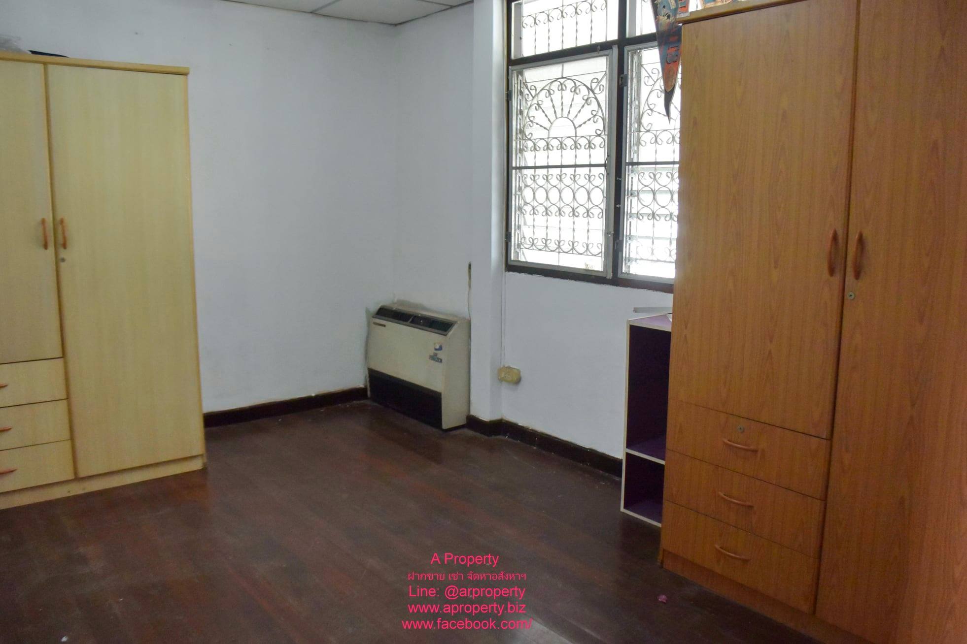 บ้านแฝดติดกัน 2 หลังติดกัน ซอยข้าง Central แจ้งวัฒนะ
