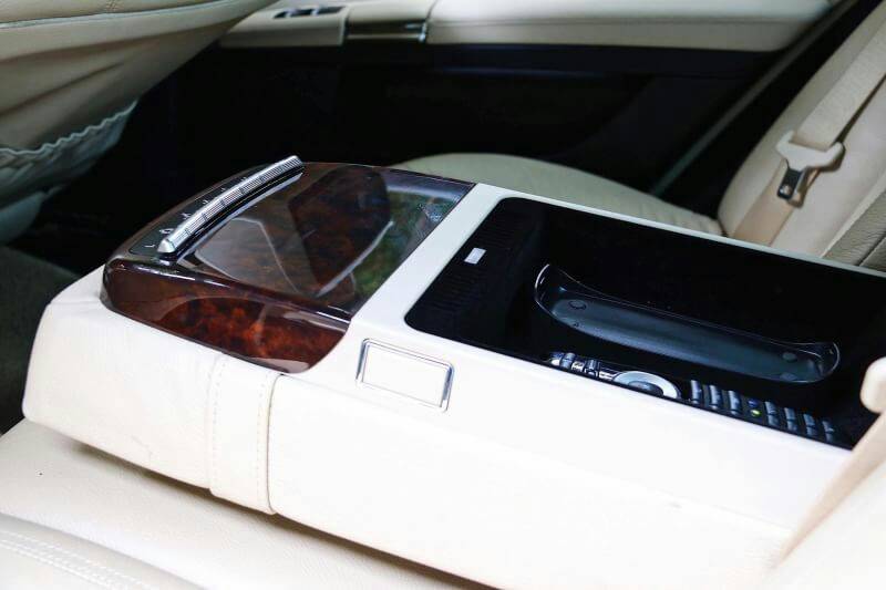 Mercedes-Benz S300L (facelift)AMG Package เป็นรุ่นตัวถังยาว ปี2010