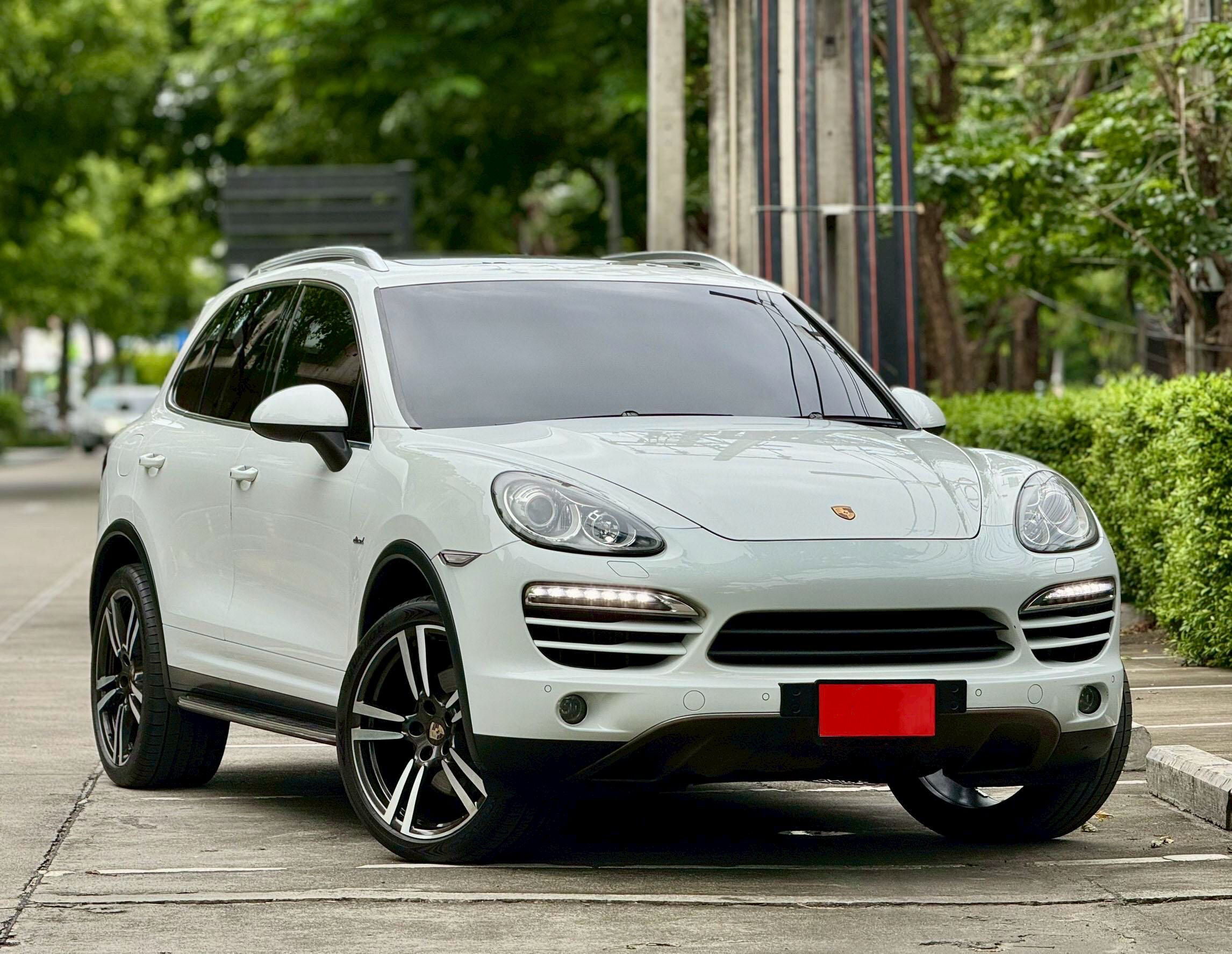 Porsche Cayenne 3.0 V6 Turbo Diesel 4Wd AT สีขาว ปี2013